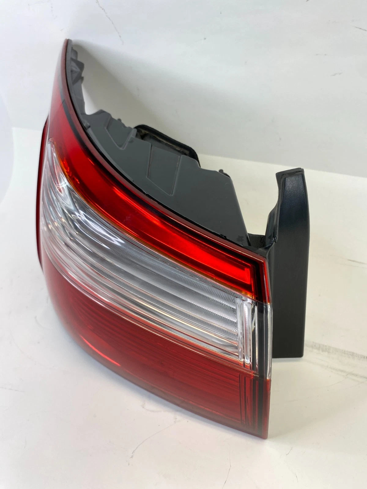 2012-2017 KIA RIO SEDAN REAR LEFT DRIVER OUTER TAIL LIGHT LAMP 92401-1W0 OEM