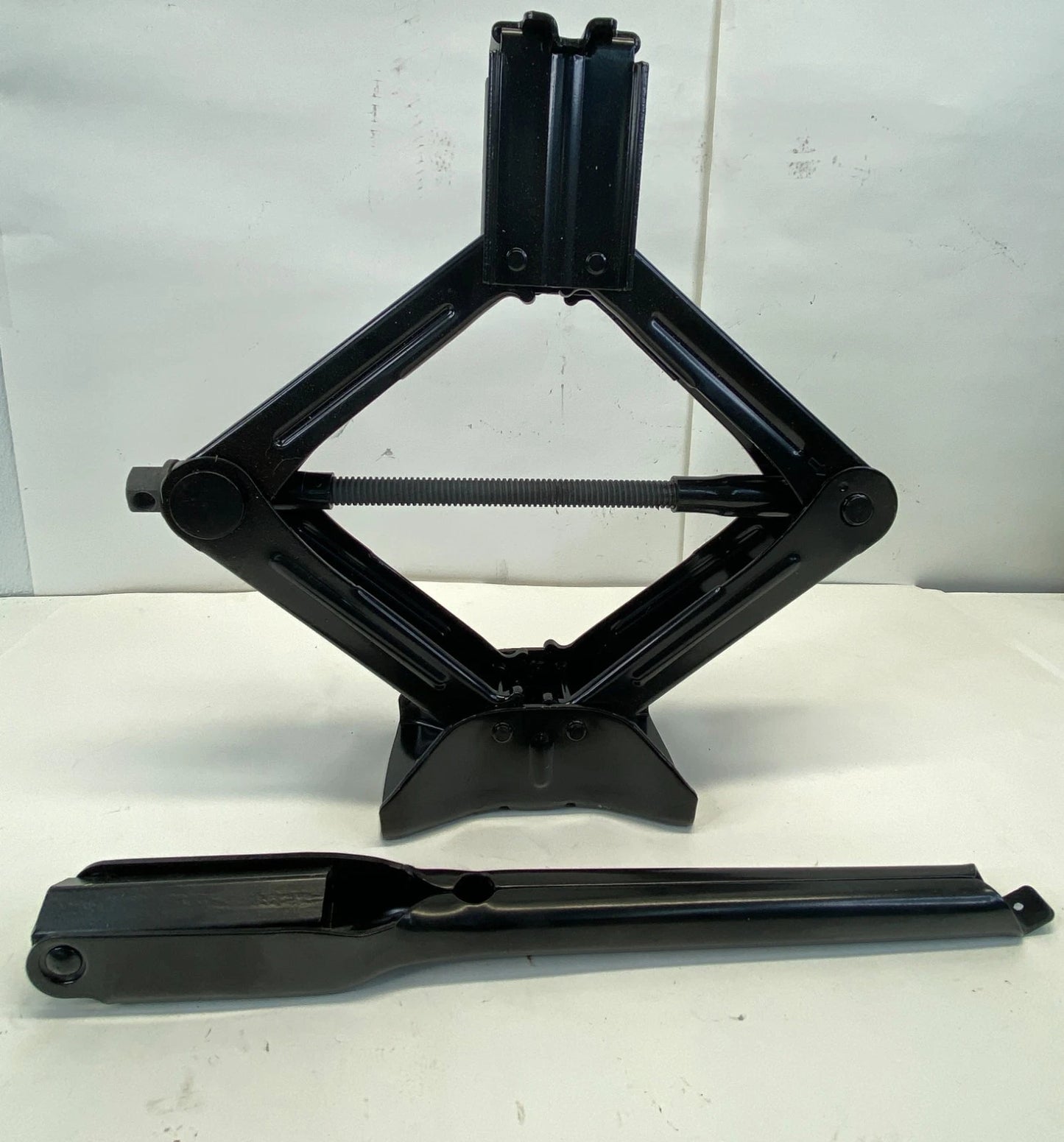2013-2019 FORD ESCAPE SPARE TIRE SCISSOR JACK ASSY W/ FOAM TRAY CJC-17080AB OEM
