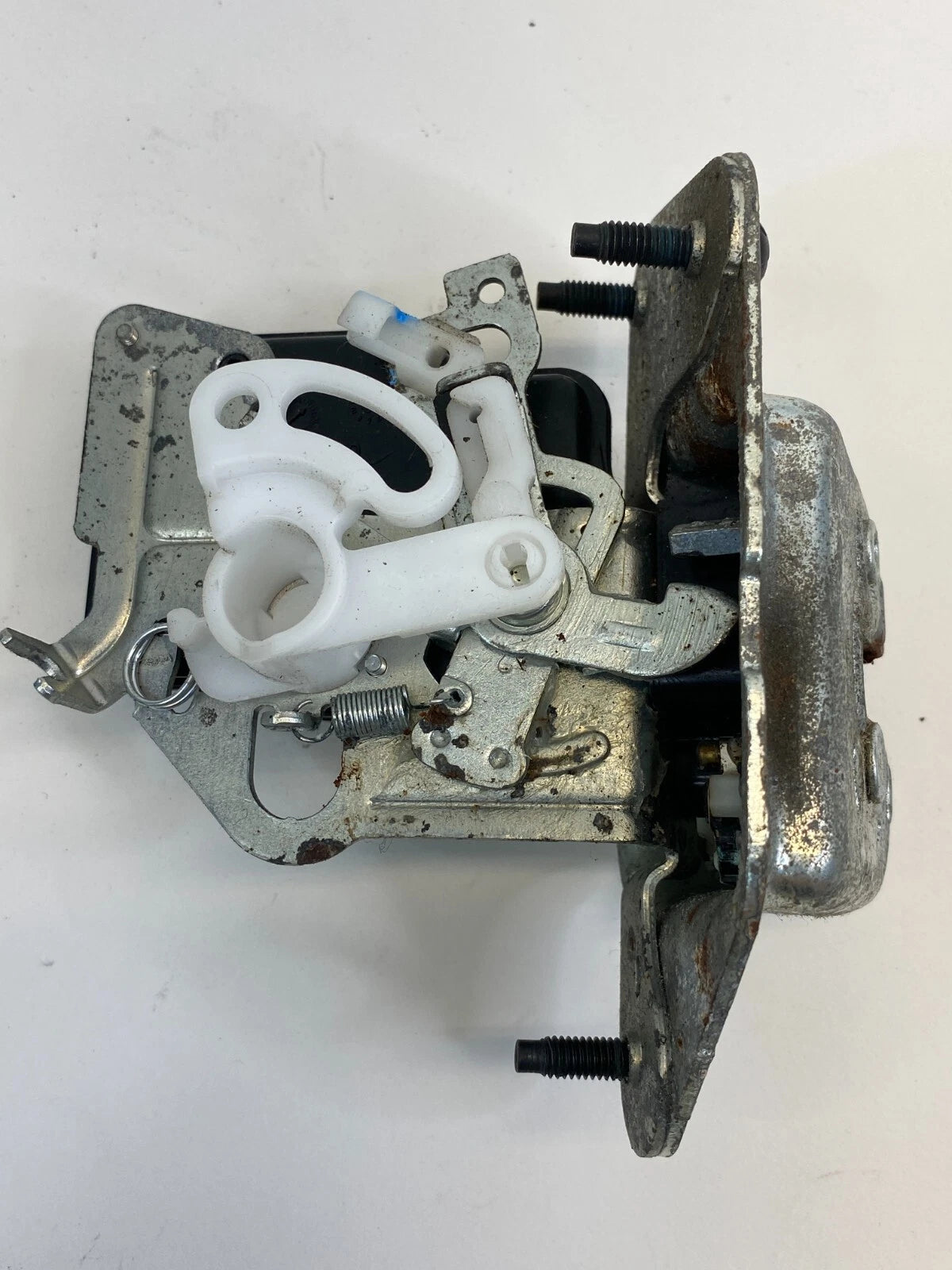 2007-2011 DODGE NITRO 08-12 LIBERTY REAR TRUNK LOCK LATCH ACTUATOR RELEASE OEM