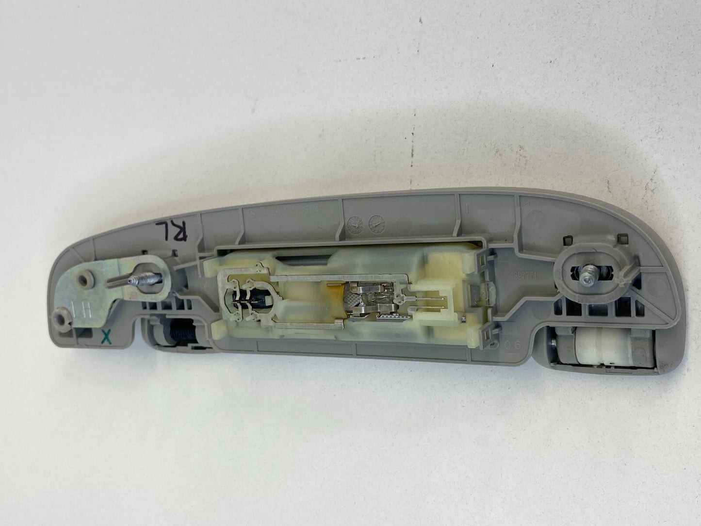06-12 MERCEDES-BENZ R350 REAR LEFT ROOF GRAB HANDLE ASSIST W LIGHT A1648100554