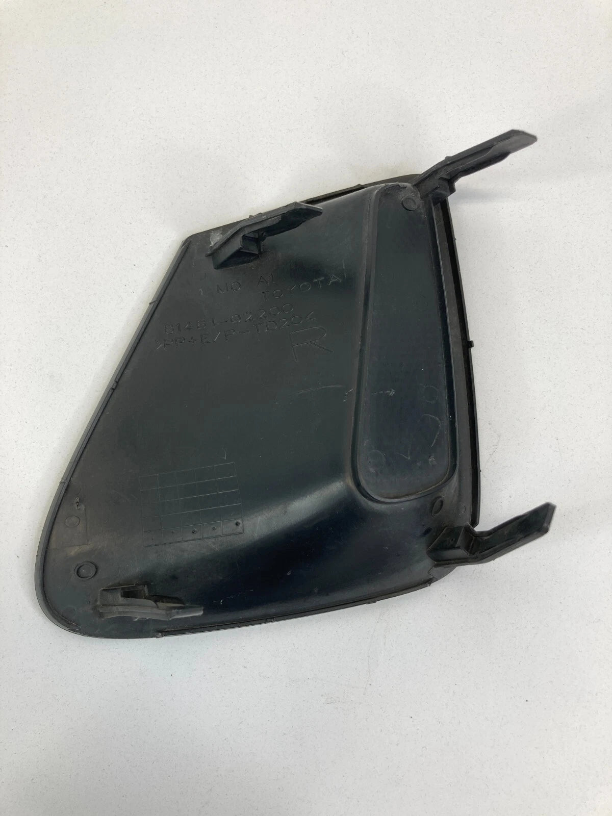 2011-2013 TOYOTA COROLLA FRONT RIGHT PASSENGER BUMPER HOLE COVER 881481-02200