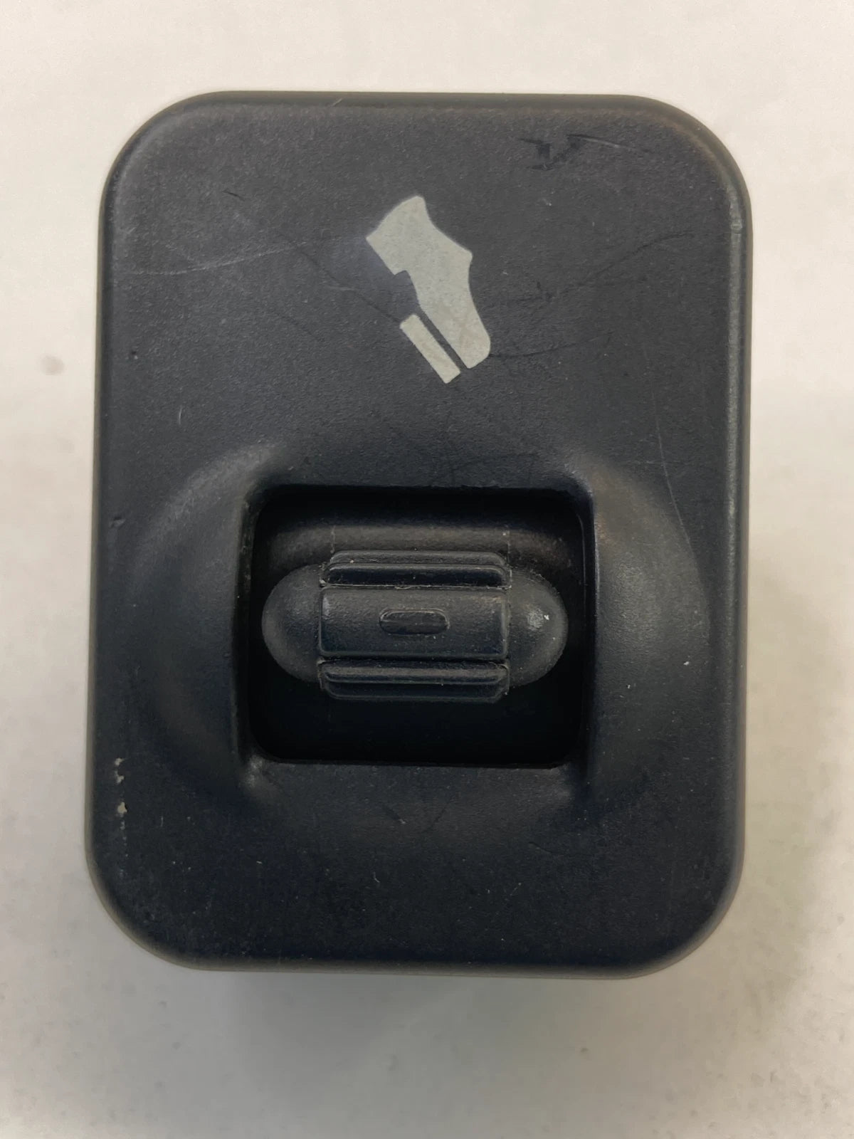 01-07 CHRYSLER TOWN & COUNTRY FRONT STEERING COLUMN PEDAL ADJUST CONTROL SWITCH