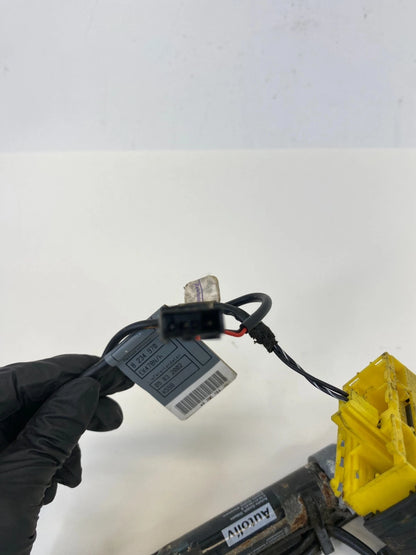 2001-2005 BMW 325I 325XI FRONT LEFT DRIVER SEAT BELT BUCKLE 8-234-970 OEM