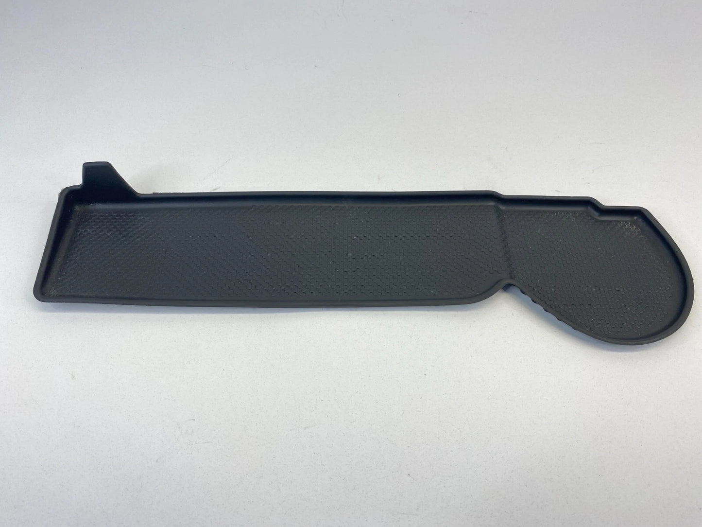 06-10 VW VOLKSWAGEN PASSAT FRONT RIGHT DOOR PANEL MAT LINER RUBBER 3C1-868-134