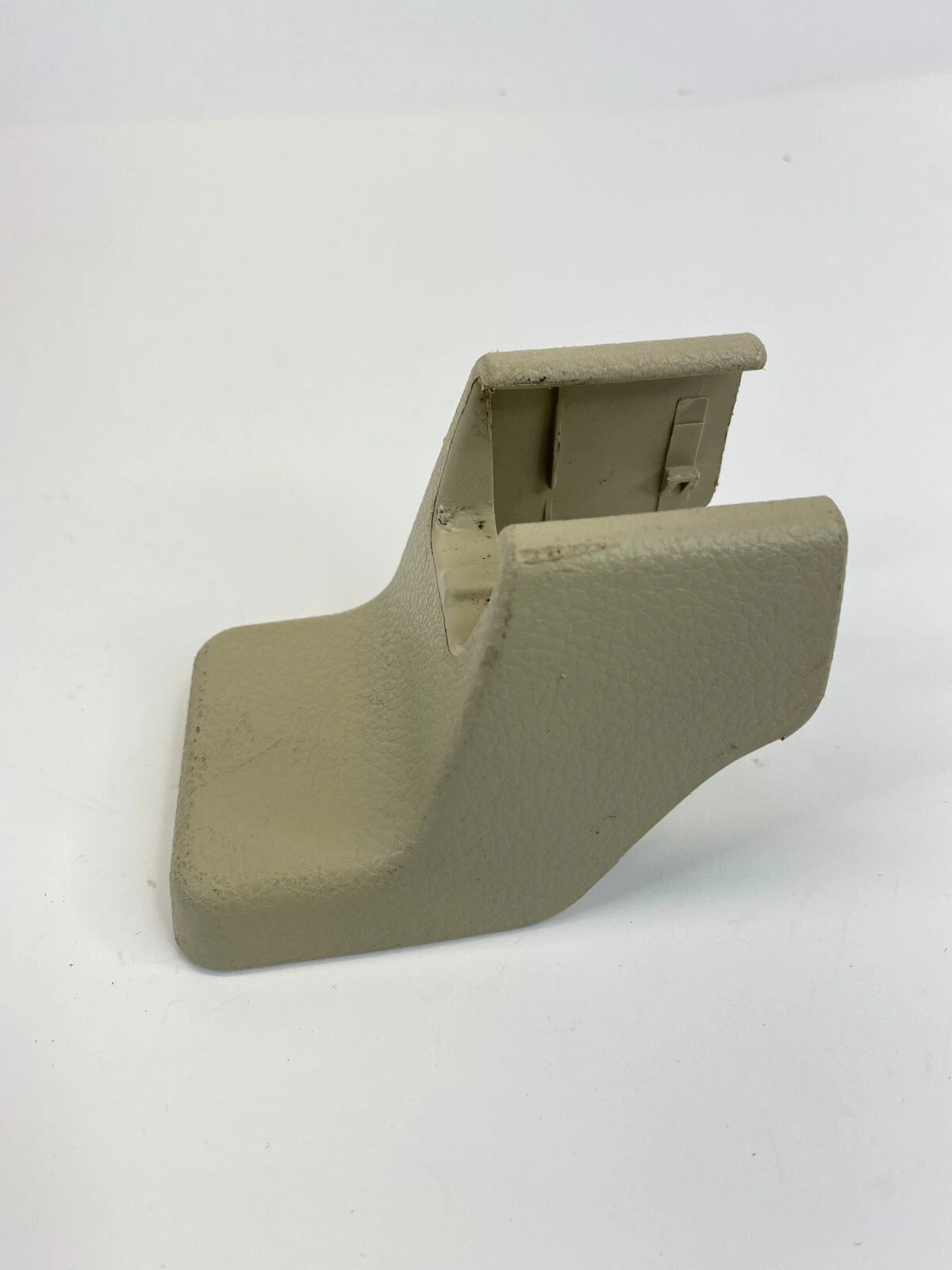 2006-2010 INFINITI M35 FRONT LEFT SEAT OUTER TRACK END INNER COVER 87559-EG000