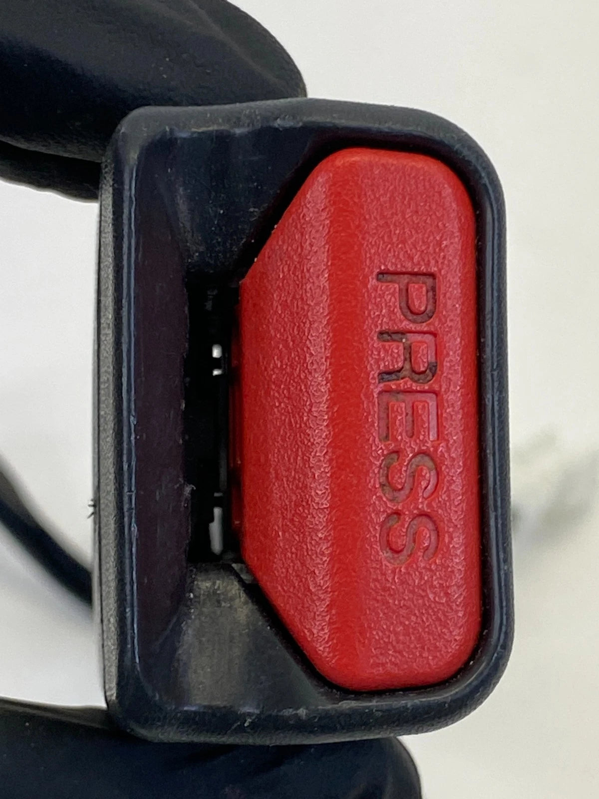 2013-2019 NISSAN SENTRA FRONT RIGHT PASSENGER SEAT BELT BUCKLE RECEIVER OEM
