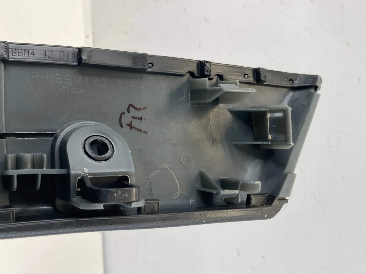 2010-2013 MAZDA 3 FRONT RIGHT PASSENGER DOOR ARMREST GRAB HANDLE OEM BBM4-69-371