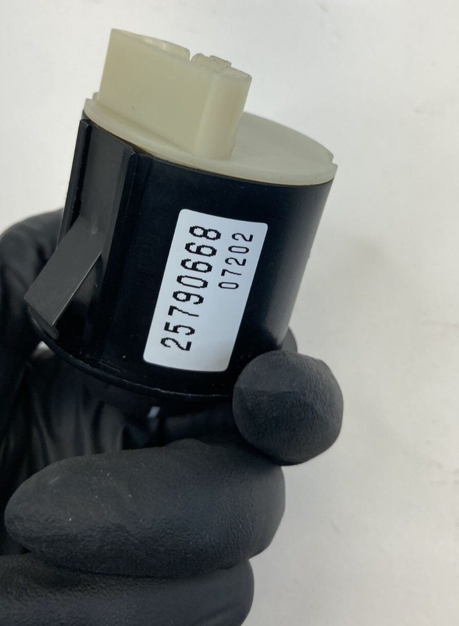 2002-2009 Chevrolet Trailblazer Rear Window Wiper Washer Control Switch 25790668