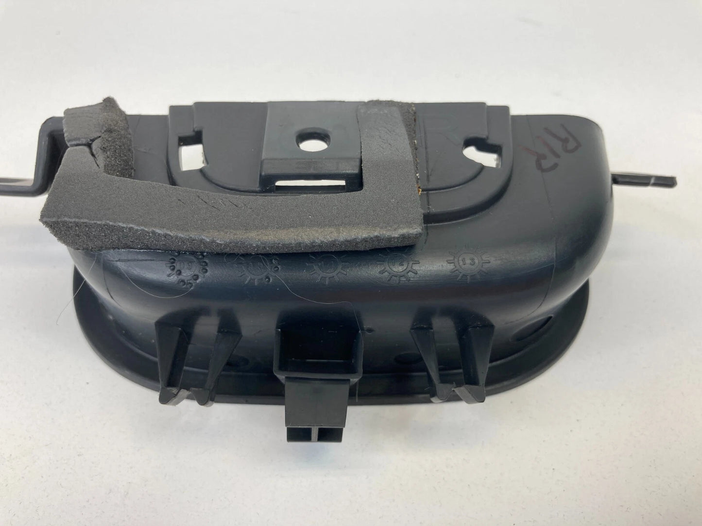 2010-2012 DODGE CALIBER MAINSTREET REAR RIGHT DOOR TRIM PANEL PLUG L0193678AA