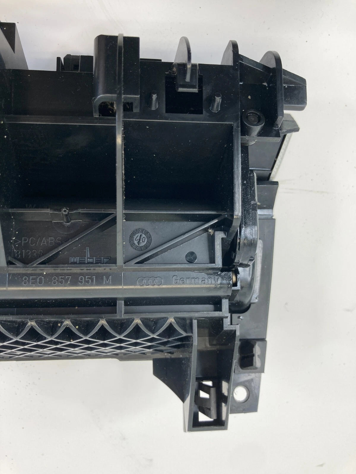 2005-2009 AUDI A4 05-09 S4 FRONT CENTER CONSOLE STORAGE ASHTRAY W/LIGHTER OEM