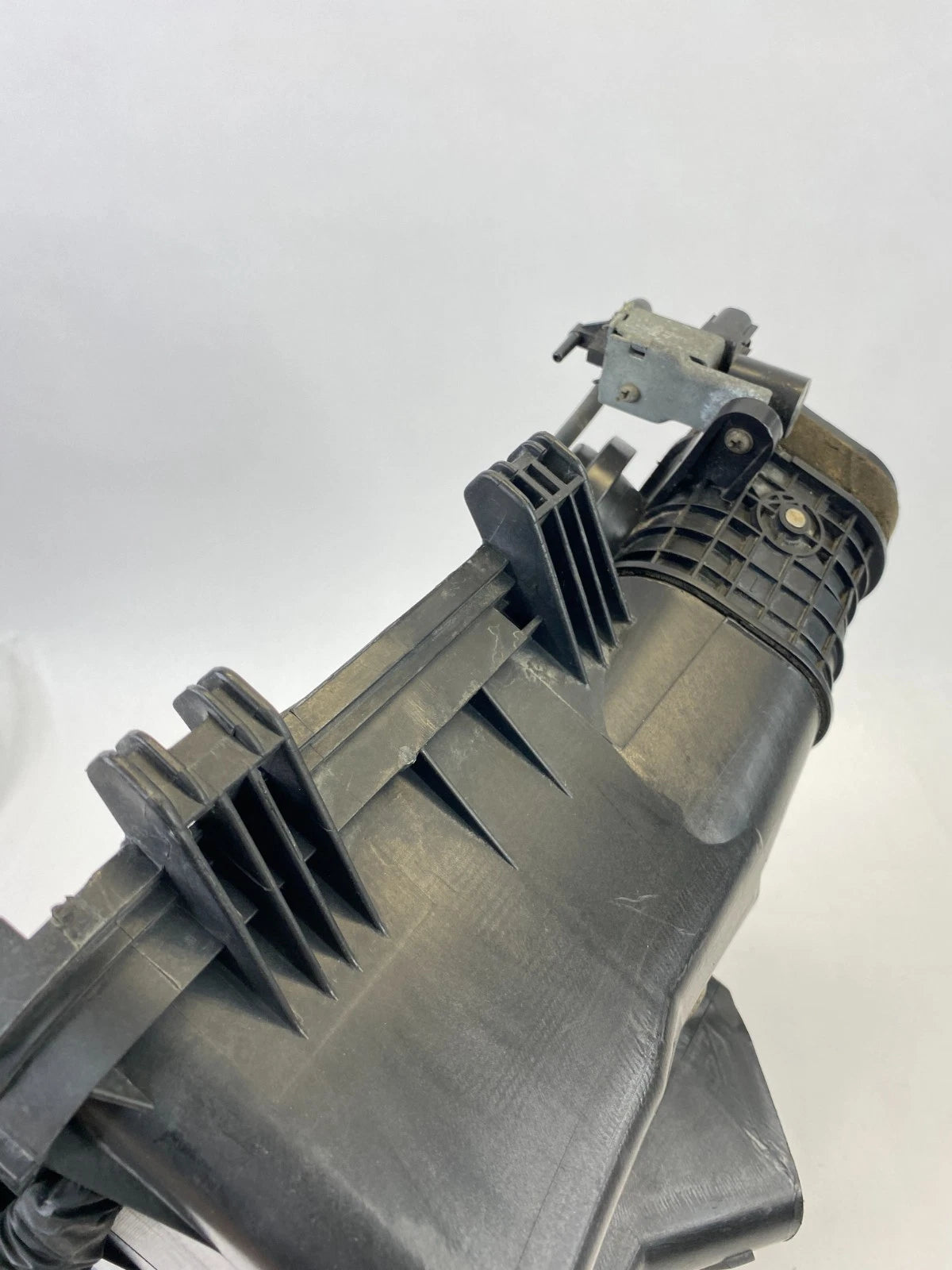 2007-2009 LEXUS RX350 3.5L V6 AIR INTAKE CLEANER LOWER BOX HOUSING 25860-04010