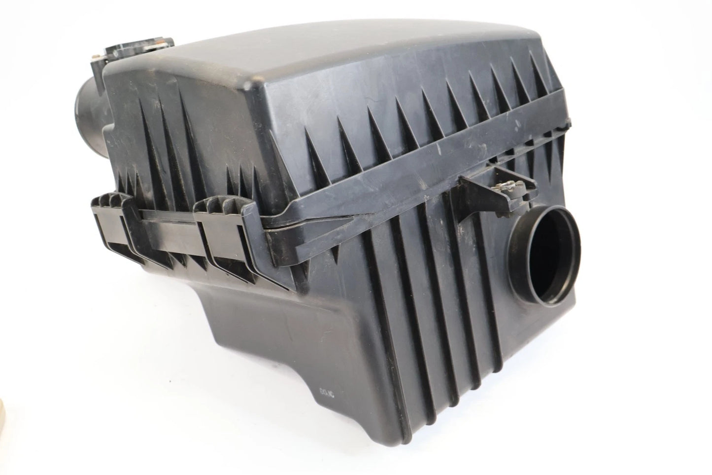 2010-2013 SUZUKI KIZASHI ENGINE AIR FILTER BOX INTAKE HOUSING 13700-57L00 OEM