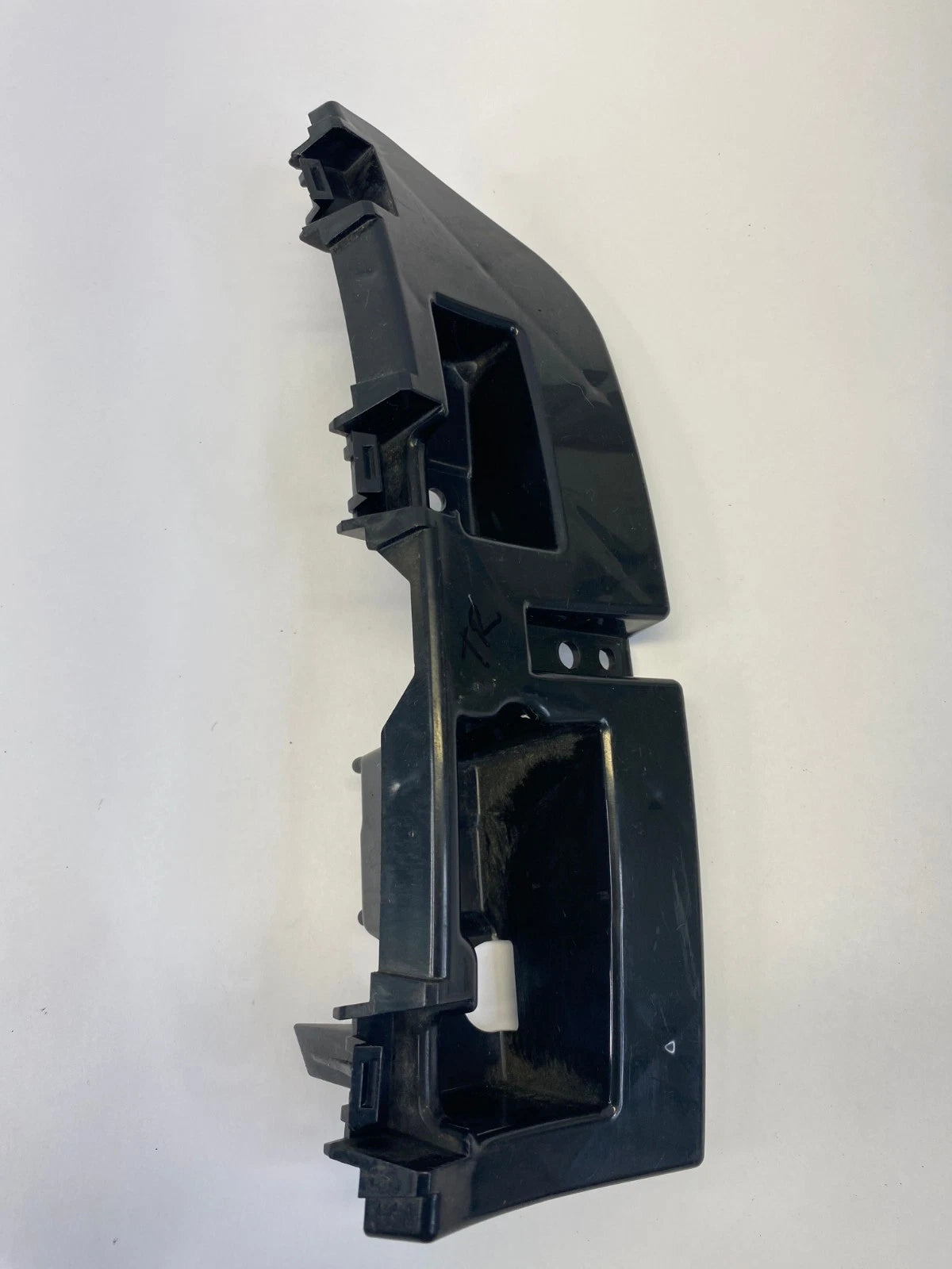 2015-2018 FORD EDGE REAR BUMPER MOUNTING OUTER SUPPORT BRACKET RIGHT OEM FACTORY