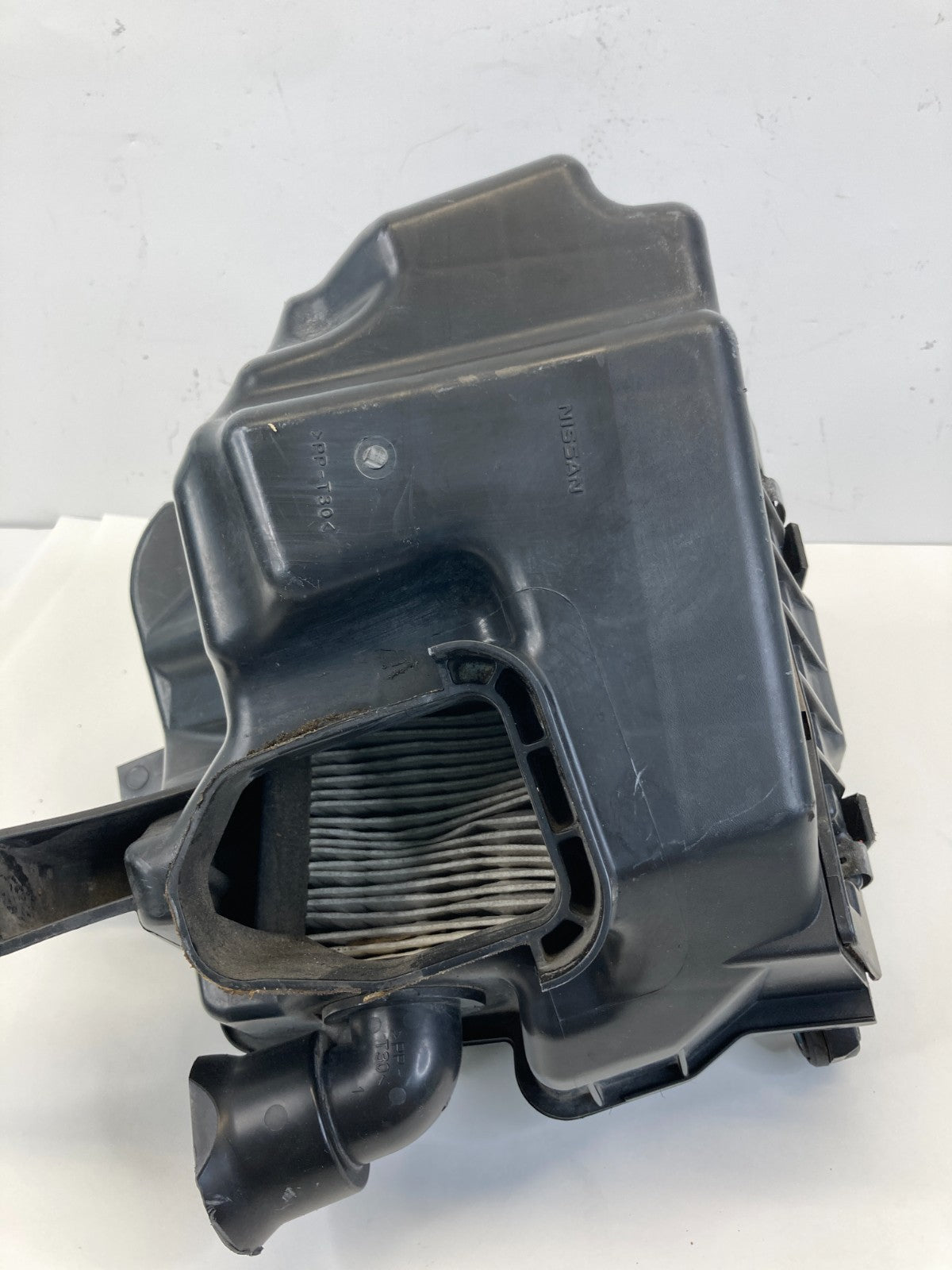 2008-2010 Infiniti G37 Front Left Air Intake Cleaner Box Filter Assembly OEM
