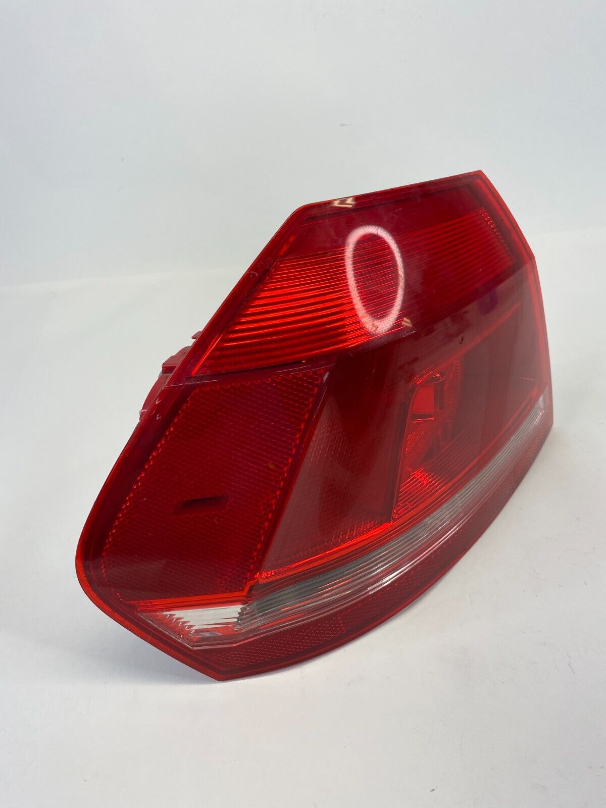 12-15 VW Passat Sedan Left Driver Tail Light Taillight Lamp Outer 561-945-095-C