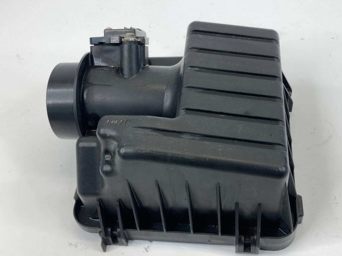 11-16 HONDA CR-Z 1.5L A/T AIR CLEANER BOX UPPER COVER CAP W/ AIR FLOW SENSOR OEM