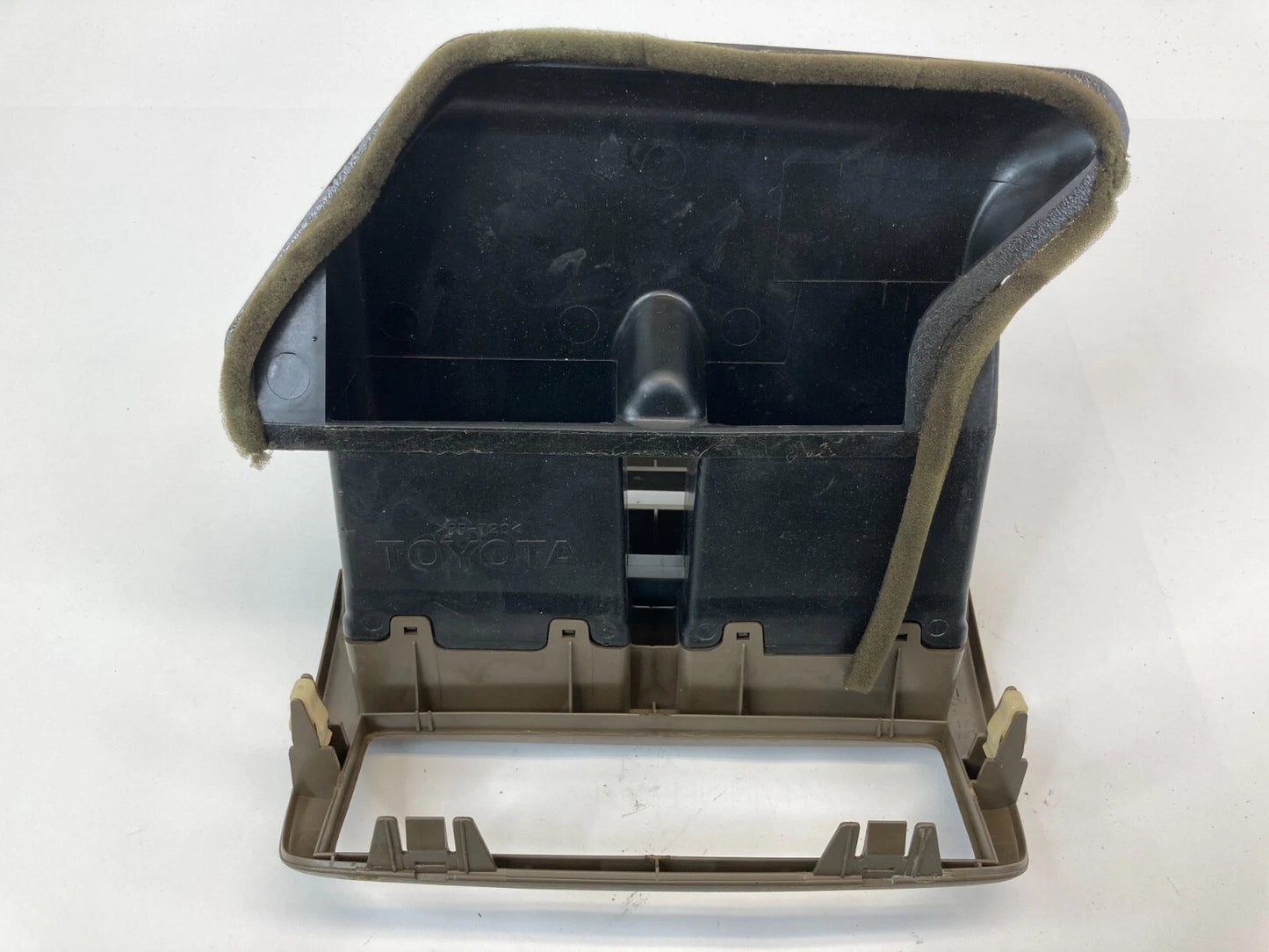 98-02 TOYOTA COROLLA CENTER DASH RADIO AIR VENT BEZEL TRIM COVER 55405-02060 OEM
