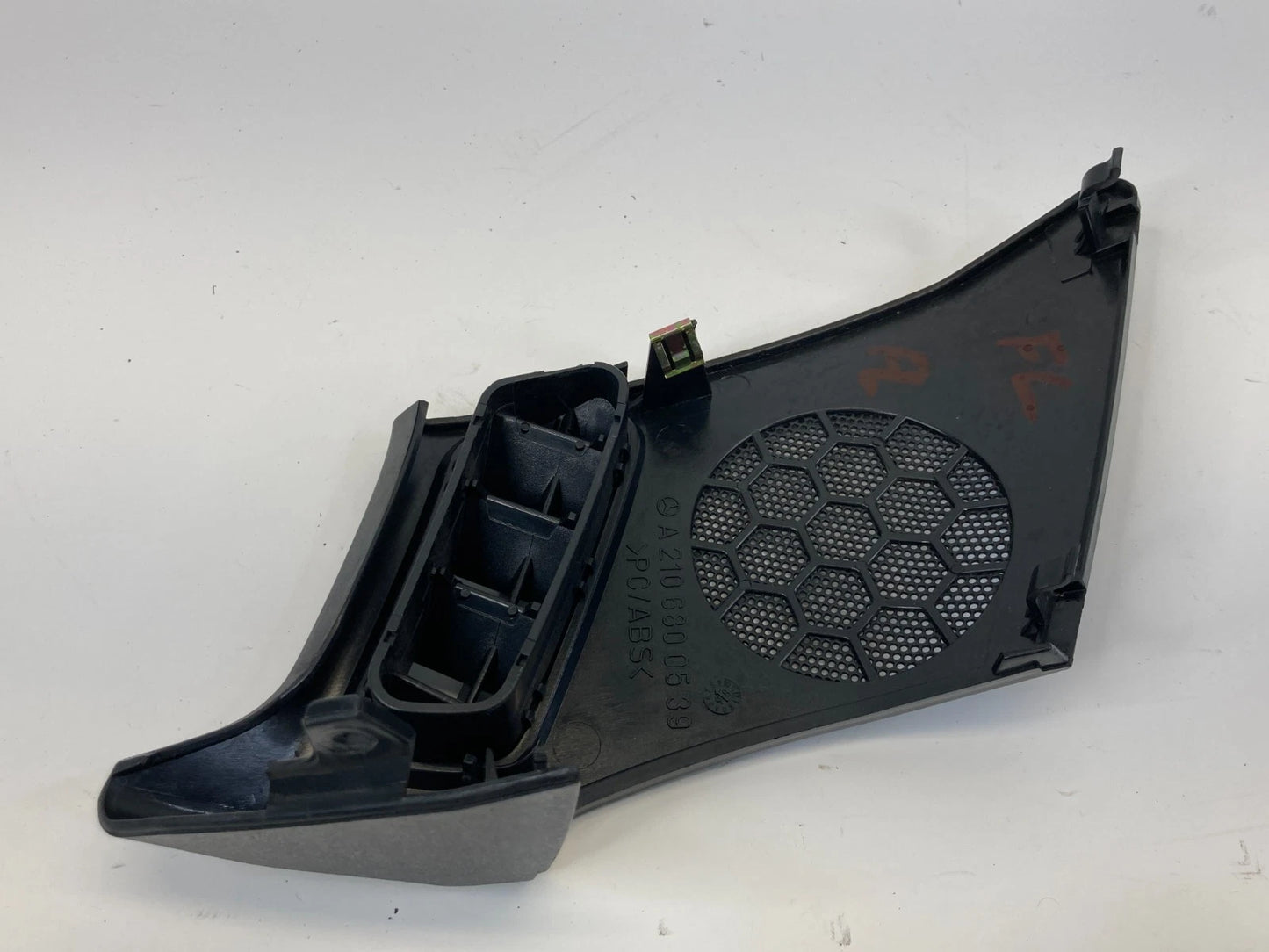 98-02 MERCEDES-BENZ E430 DASH LEFT SPEAKER GRILLE AIR VENT TRIM A210-680-05-39