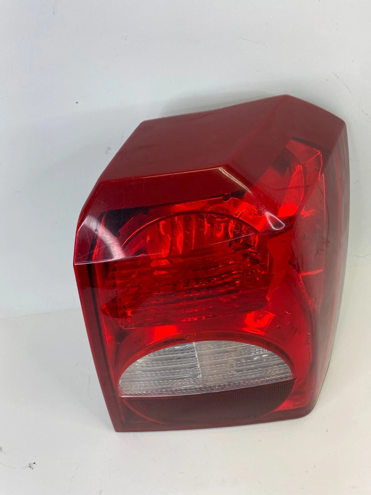 2008-2012 DODGE CALIBER REAR RIGHT PASSENGER SIDE TAIL LIGHT LAMP OEM