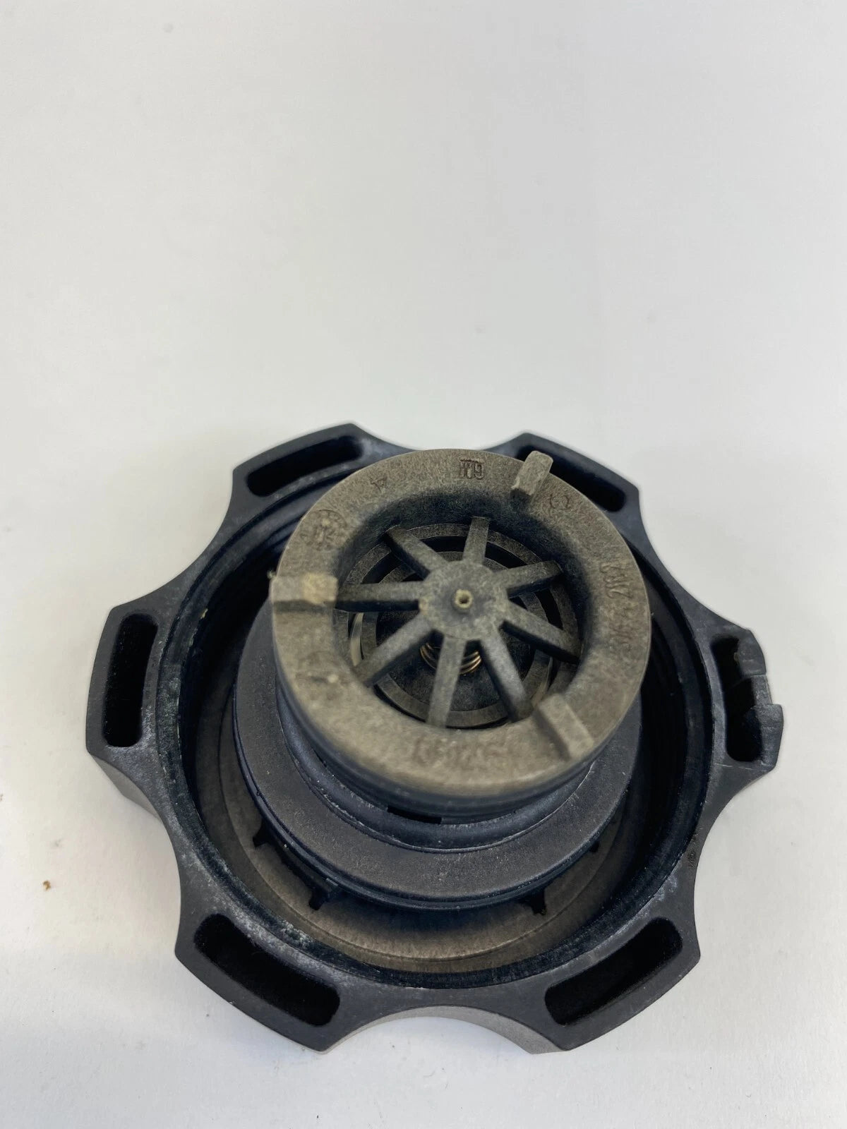 2013-2023 CHEVROLET MALIBU ENGINE COOLANT RADIATOR RESERVOIR TANK CAP COVER OEM