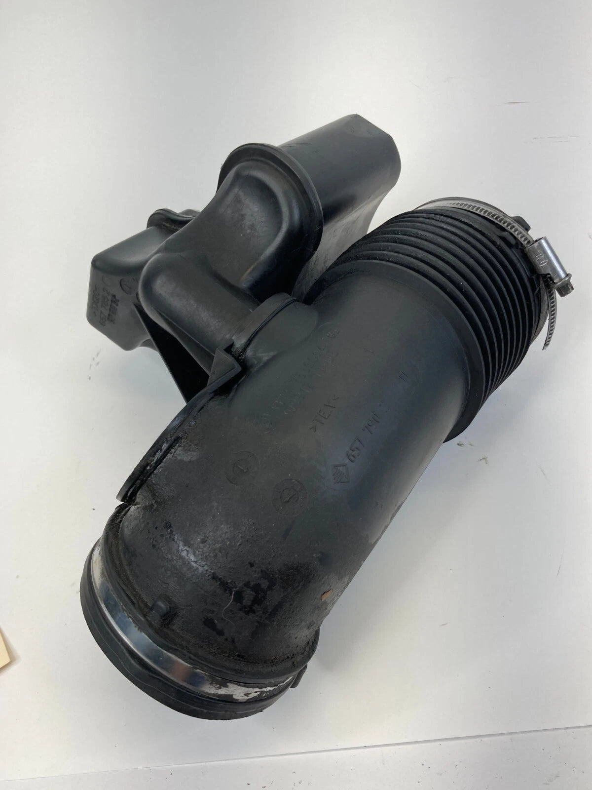 2006 BMW 330XI 3.0L AIR INTAKE BOOT HOSE RESONATOR FRONT OEM FACTORY 13717536004