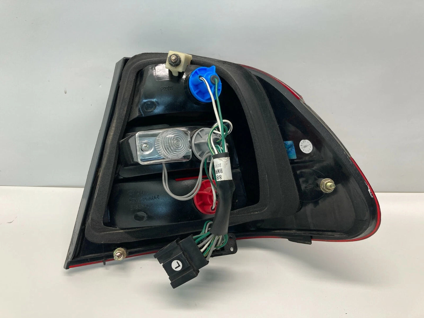 2001 BMW 3-SERIES 325I SEDAN REAR LEFT OUTER TAILLIGHT TAIL LAMP ASSEMBLY