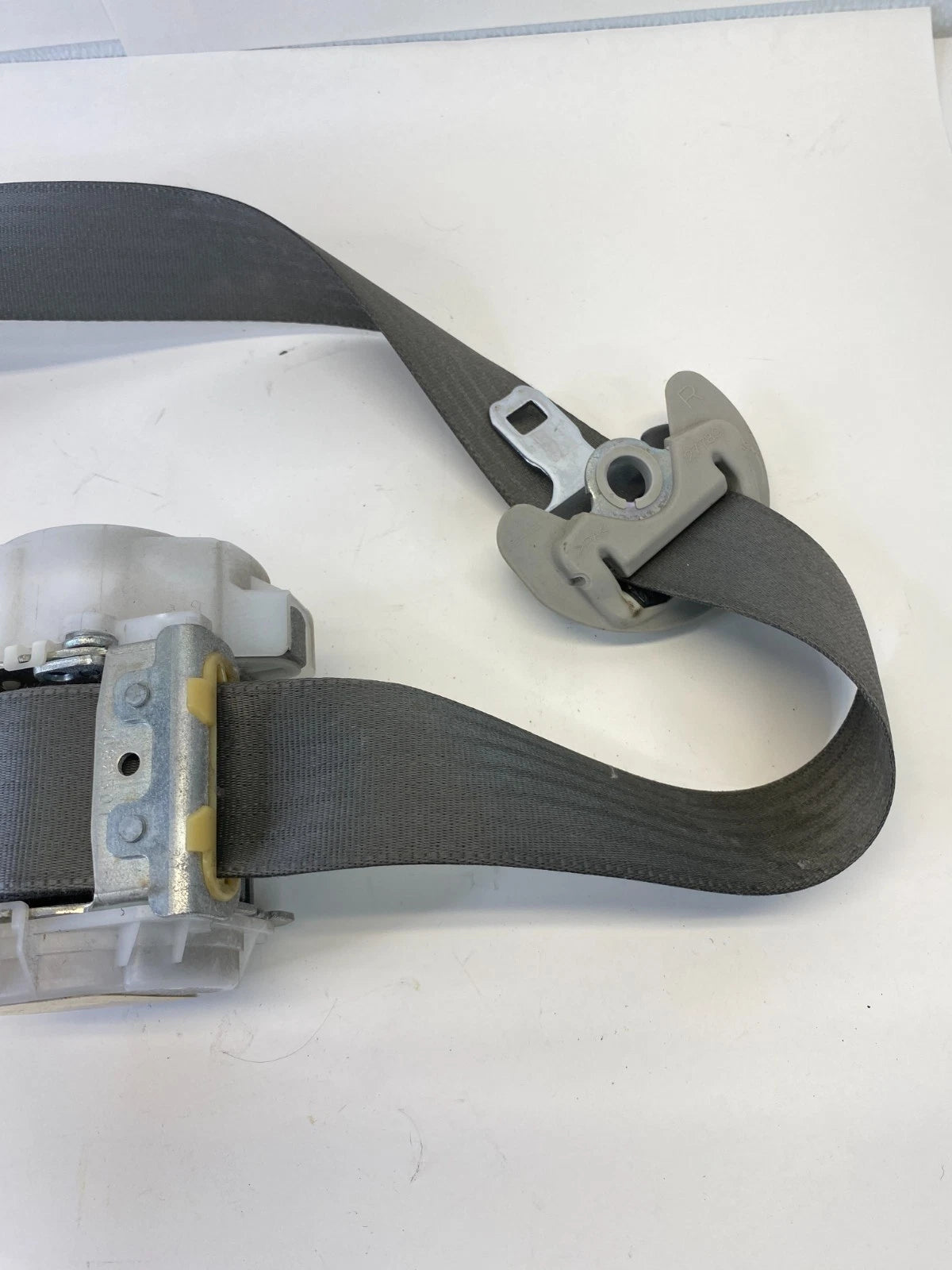 10-15 TOYOTA PRIUS FRONT RIGHT PASSENGER SEAT BELT RETRACTOR GRAY 7S8560-P OEM
