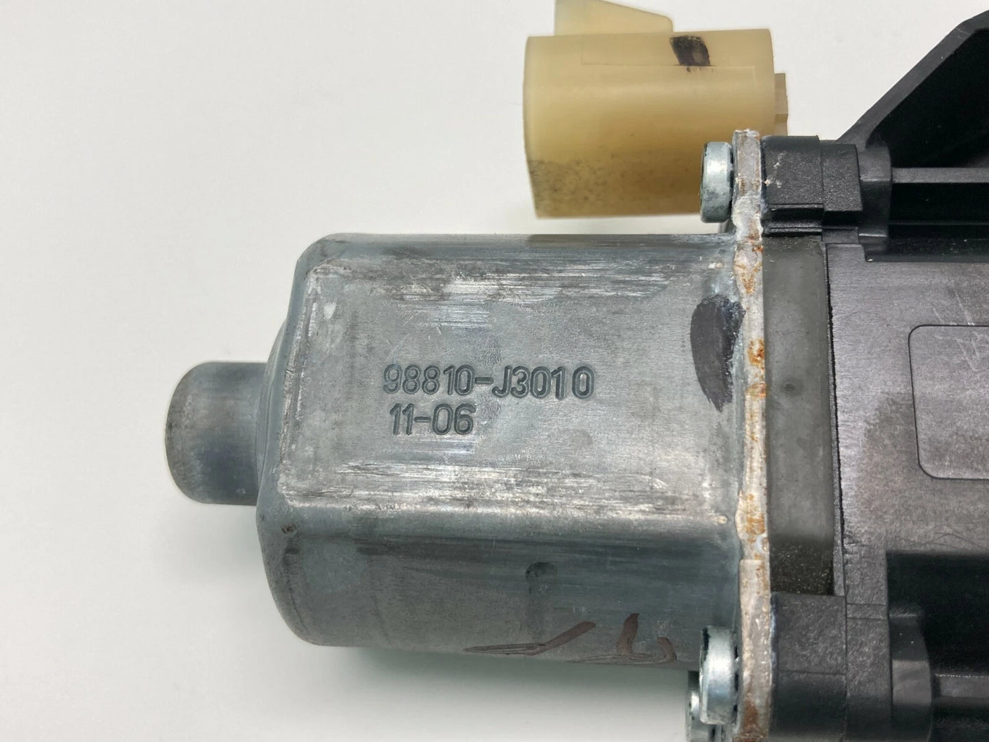 2011-2016 CHEVROLET CRUZE REAR RIGHT BACK SIDE DOOR WINDOW MOTOR 0130822464 OEM