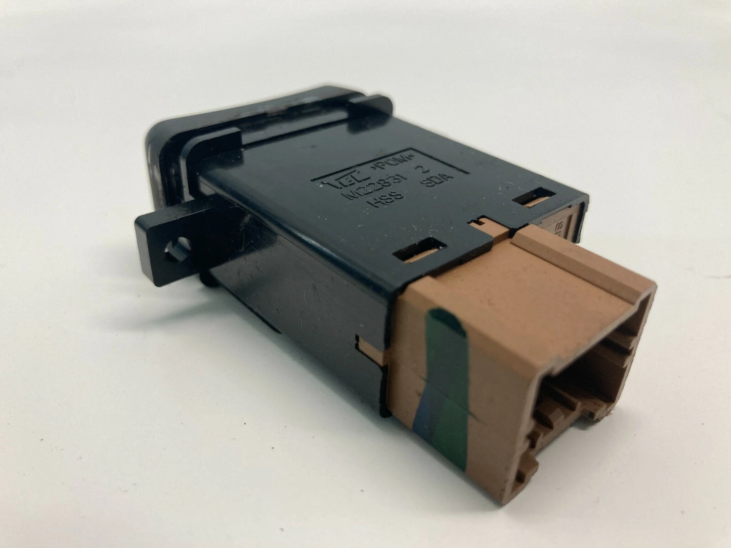 2004-2008 ACURA TL CENTER CONSOLE HEATED SEAT CONTROL SWITCH M22831 / M22832 OEM