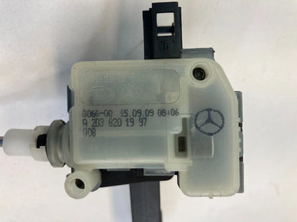 2003-2009 MERCEDES-BENZ E320 FUEL FILLER DOOR LOCK ACTUATOR BRACKET 2038201997