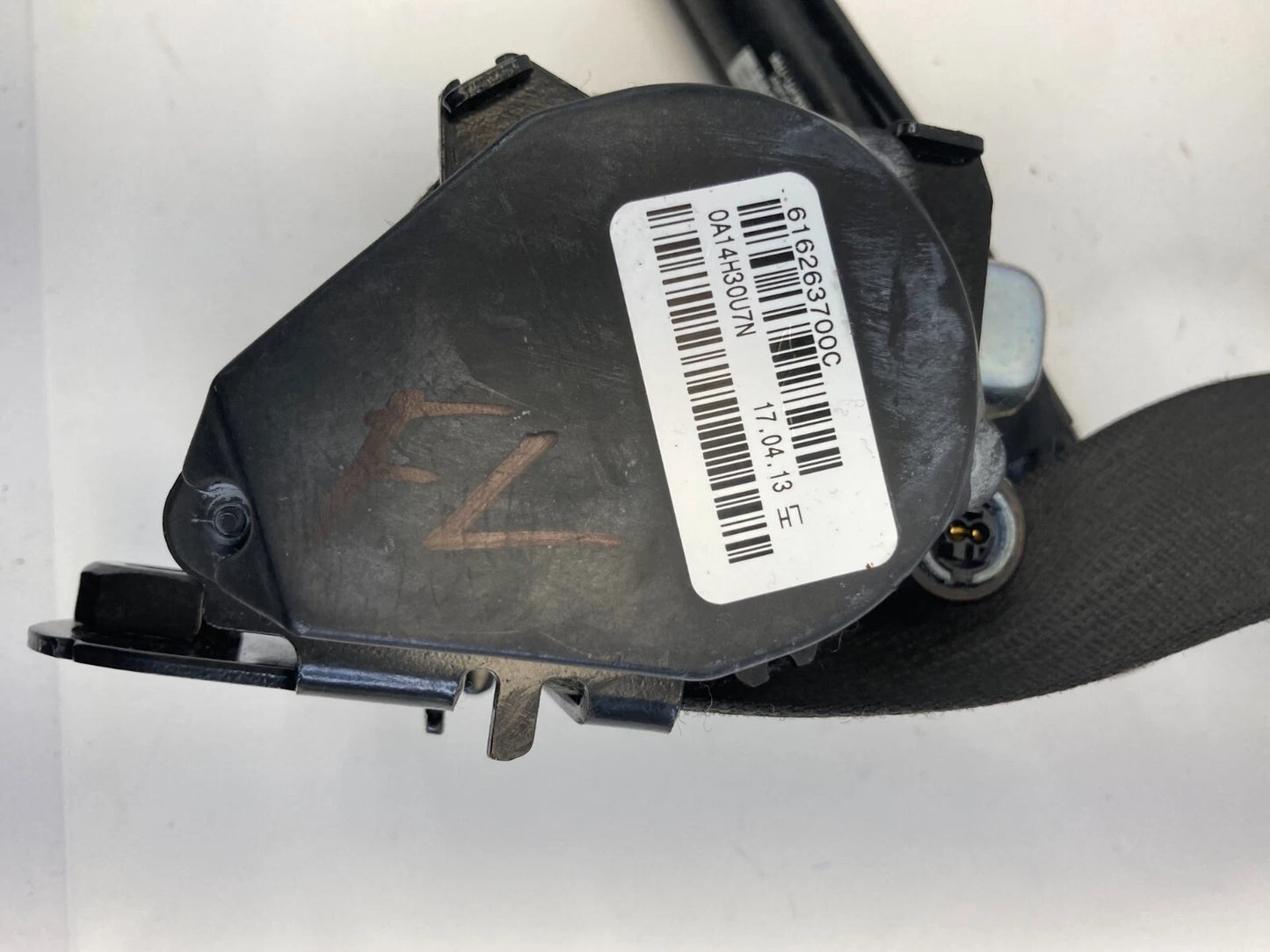 11-16 CHEVROLET CRUZE FRONT LEFT DRIVER SEAT BELT RETRACTOR W/ COVER 15903263