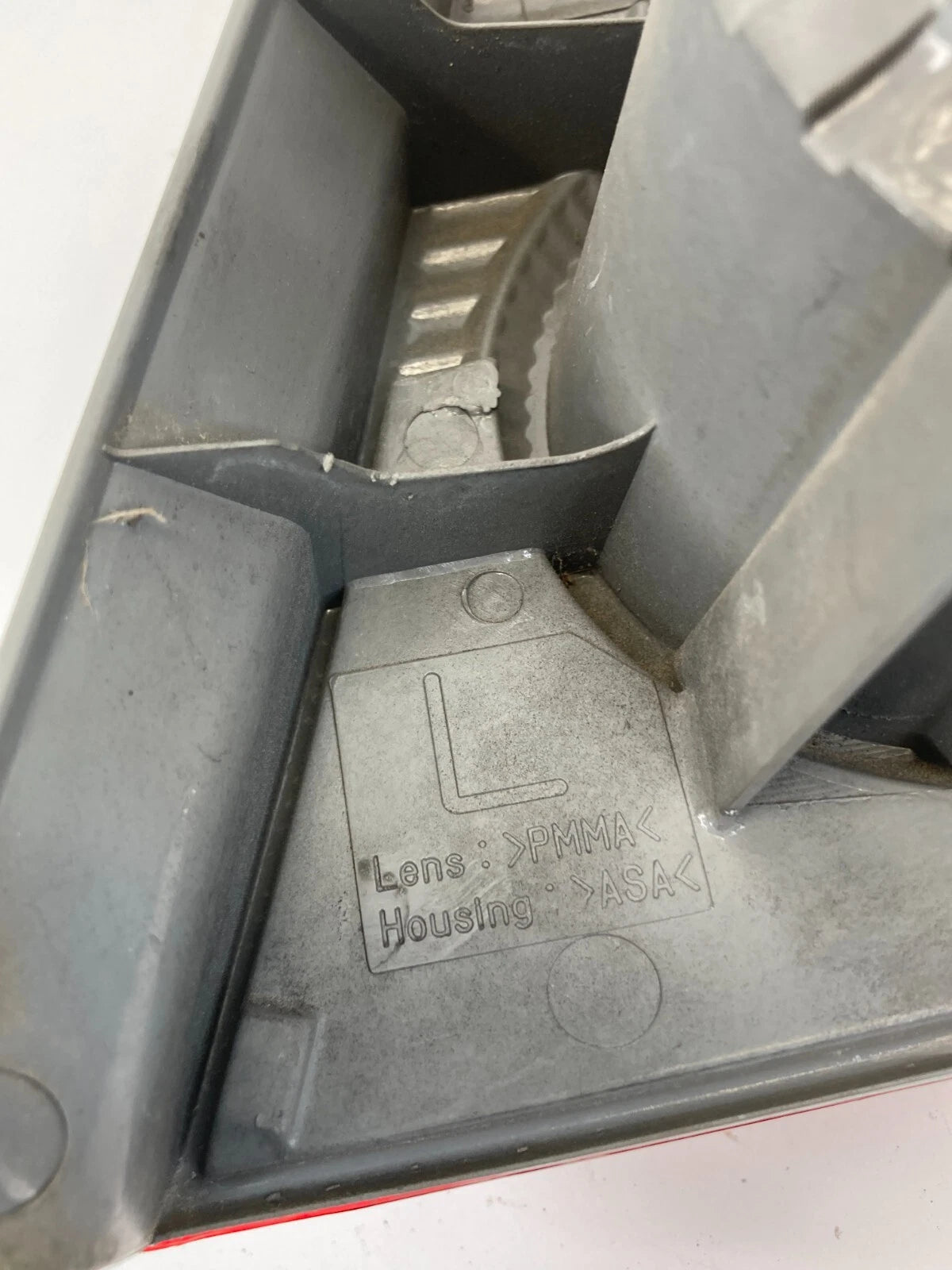 05-08 TOYOTA COROLLA SEDAN REAR LEFT SIDE TAIL LIGHT TAILLIGHT OUTER LAMP OEM