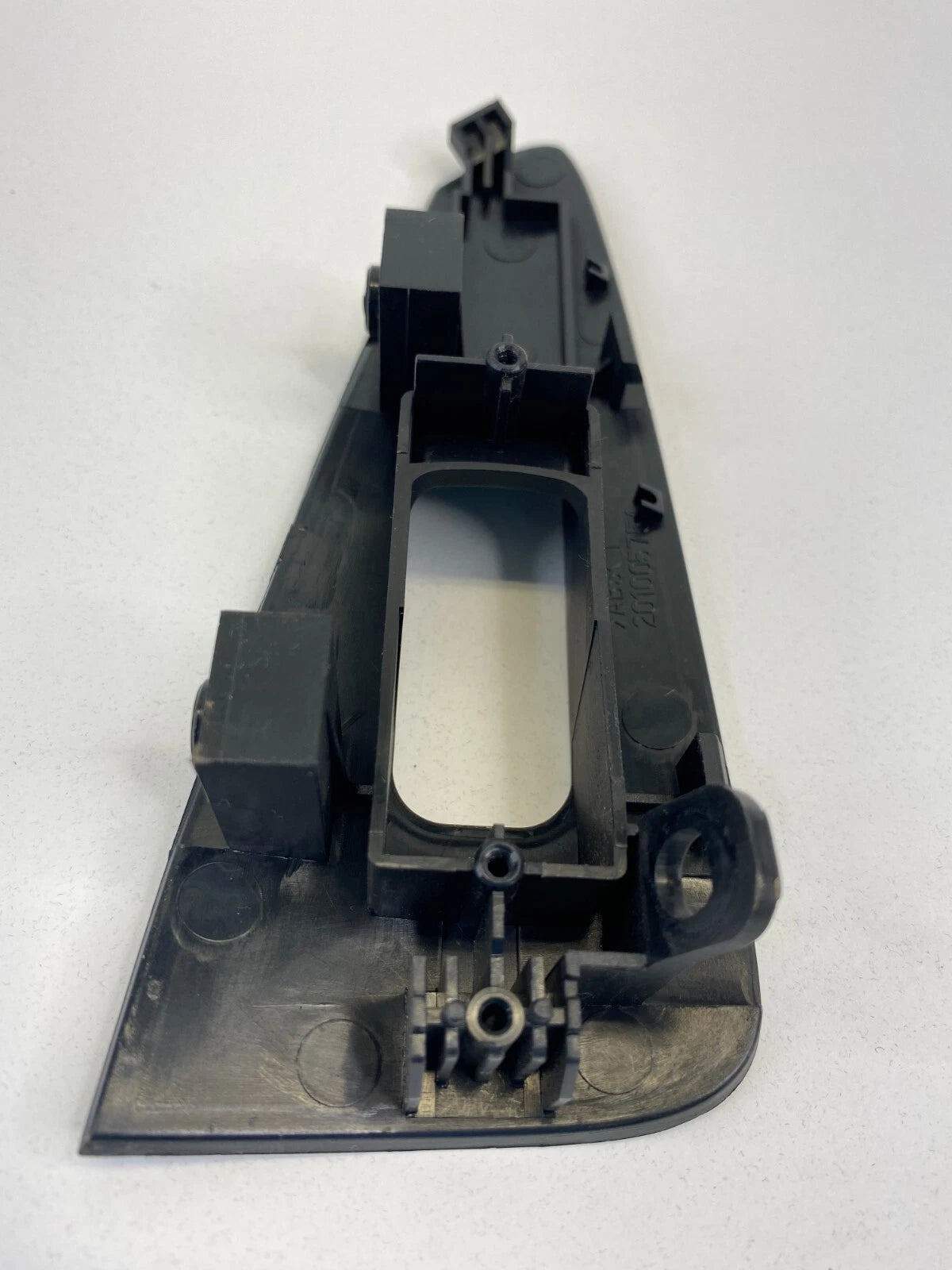 10-13 KIA FORTE REAR RIGHT SIDE DOOR WINDOW SWITCH BEZEL COVER TRIM 201005754