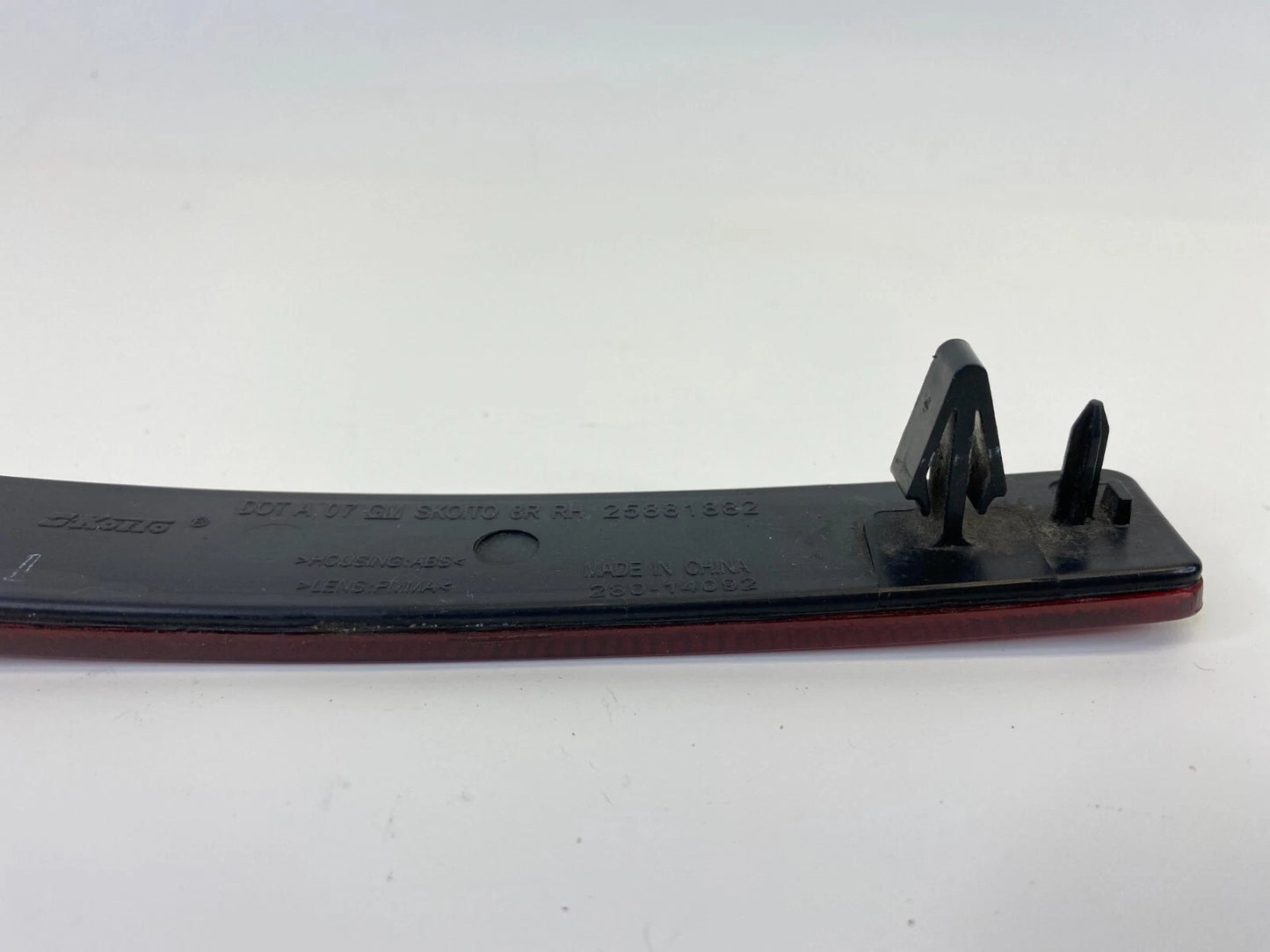 09-12 CHEVROLET TRAVERSE REAR BUMPER RIGHT SIDE REFLECTOR LAMP TRIM 25881882 OEM
