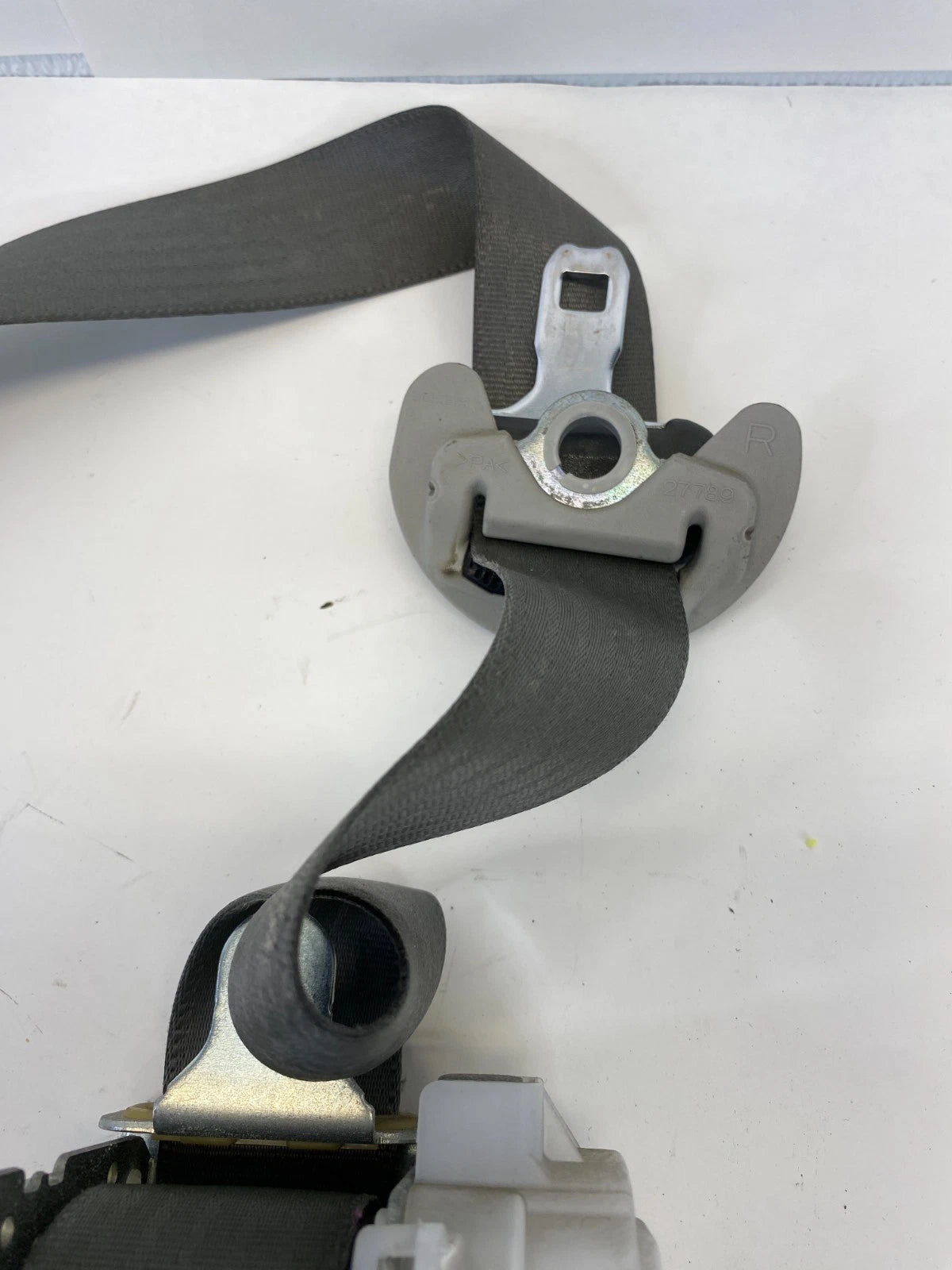 10-15 TOYOTA PRIUS FRONT RIGHT PASSENGER SEAT BELT RETRACTOR GRAY 7S8560-P OEM