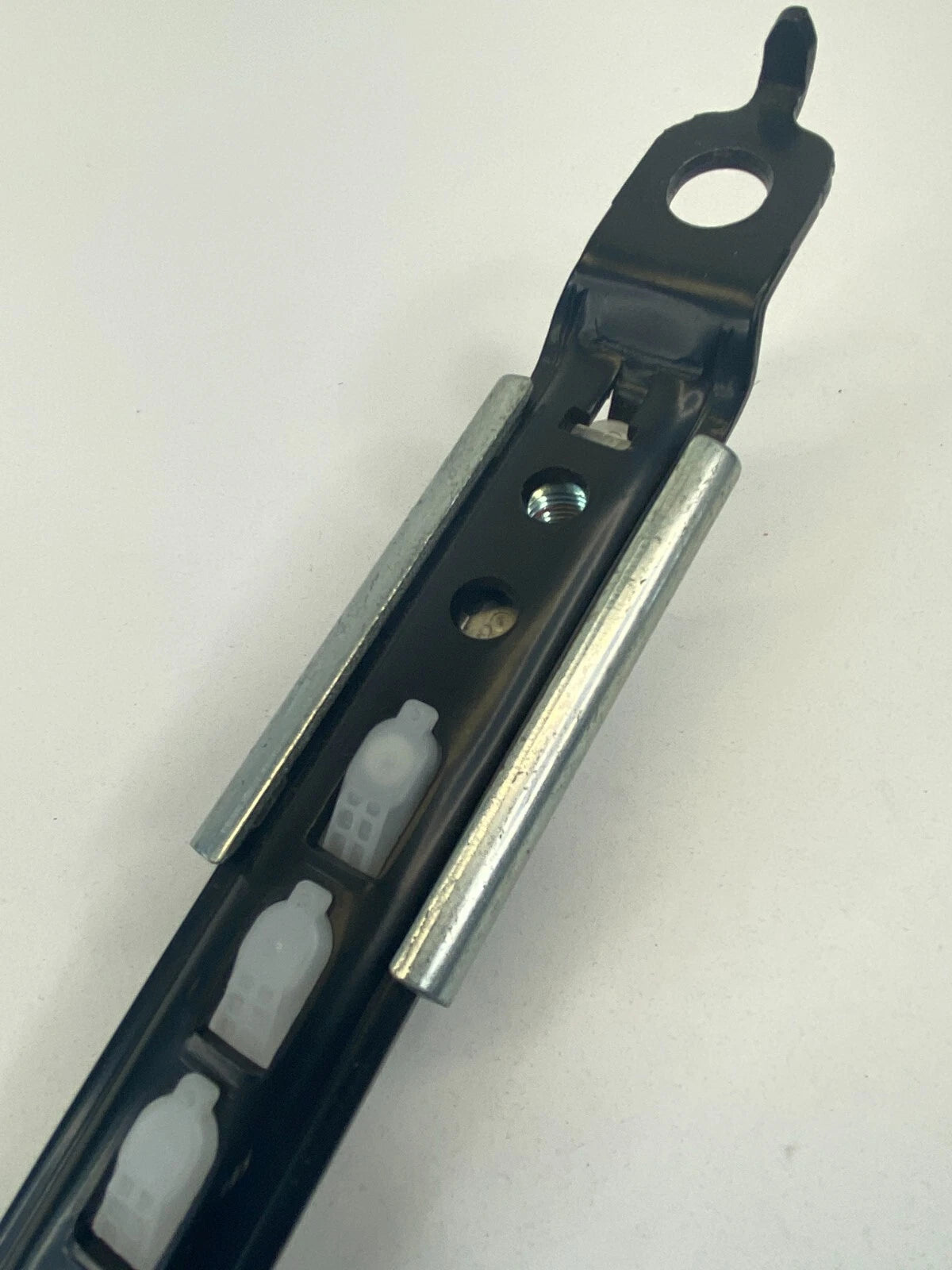 2008-2015 Mitsubishi Lancer Sedan Front Right Seat Belt Height Adjuster E628001