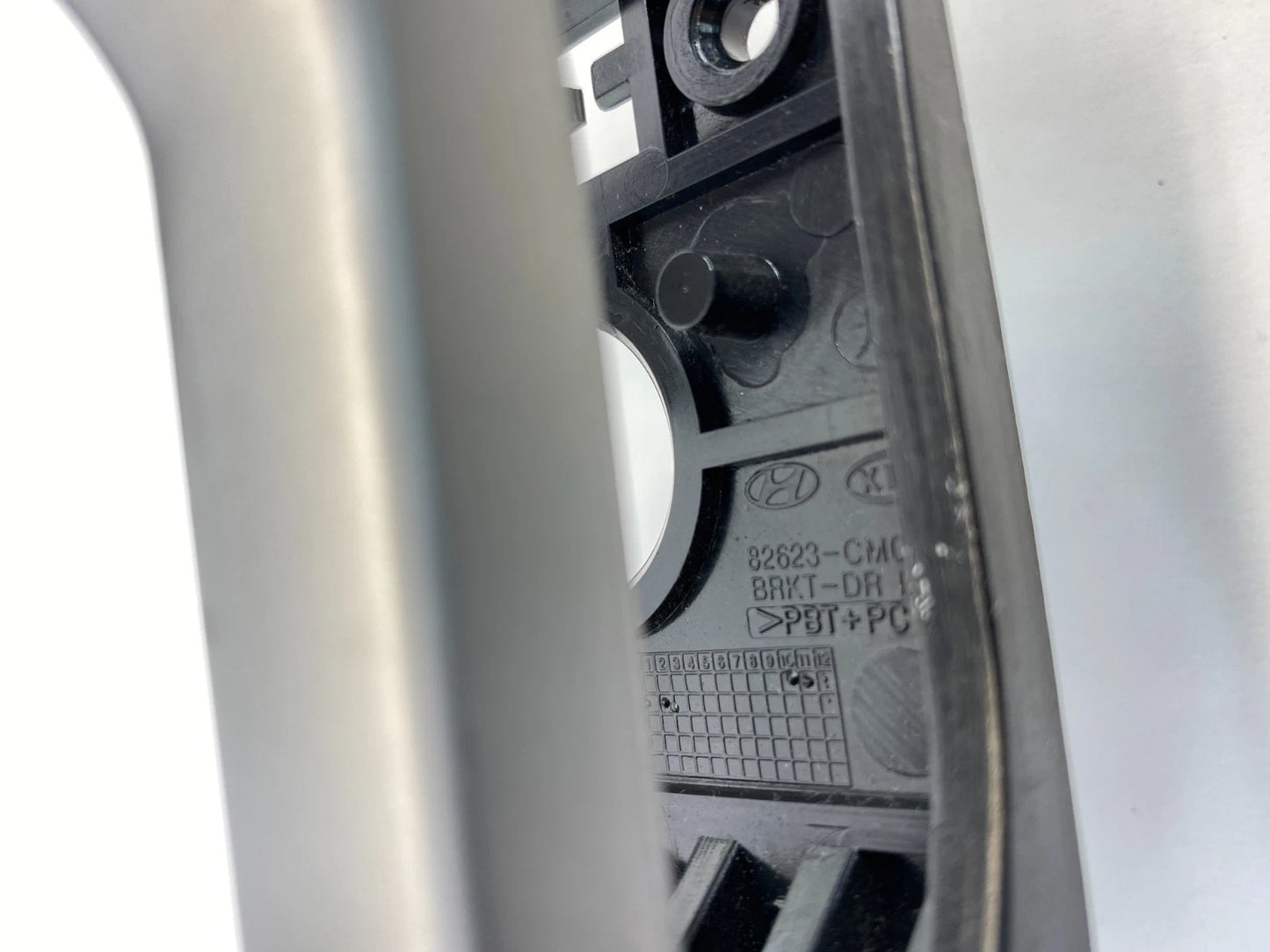 2007-2009 HYUNDAI SANTA FE FRONT RIGHT PASSENGER INNER DOOR HANDLE 82623-CM000