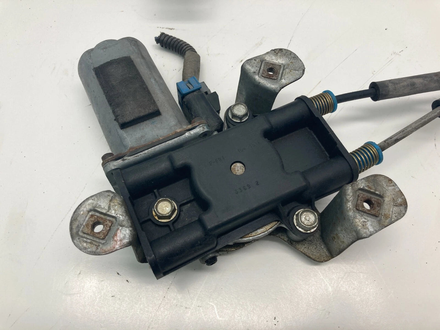 98-02 INTRIGUE 97-04 REGAL 97-05 CENTURY FRONT RIGHT WINDOW REGULATOR W/ MOTOR
