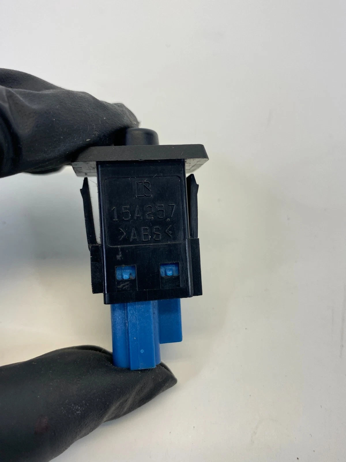 2002 2003 LEXUS ES300 04-06 LEXUS ES330 TRUNK LID CANCEL BUTTON OPENER SWITCH