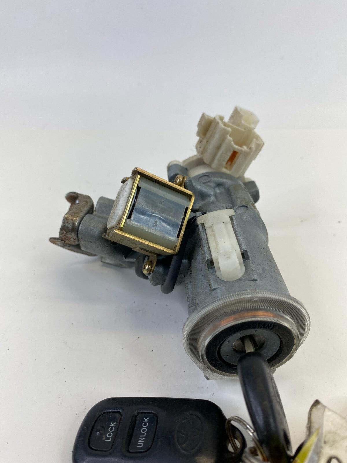 2001-2003 Toyota Highlander Ignition Switch Lock Cylinder & Key 89783-48030 OEM