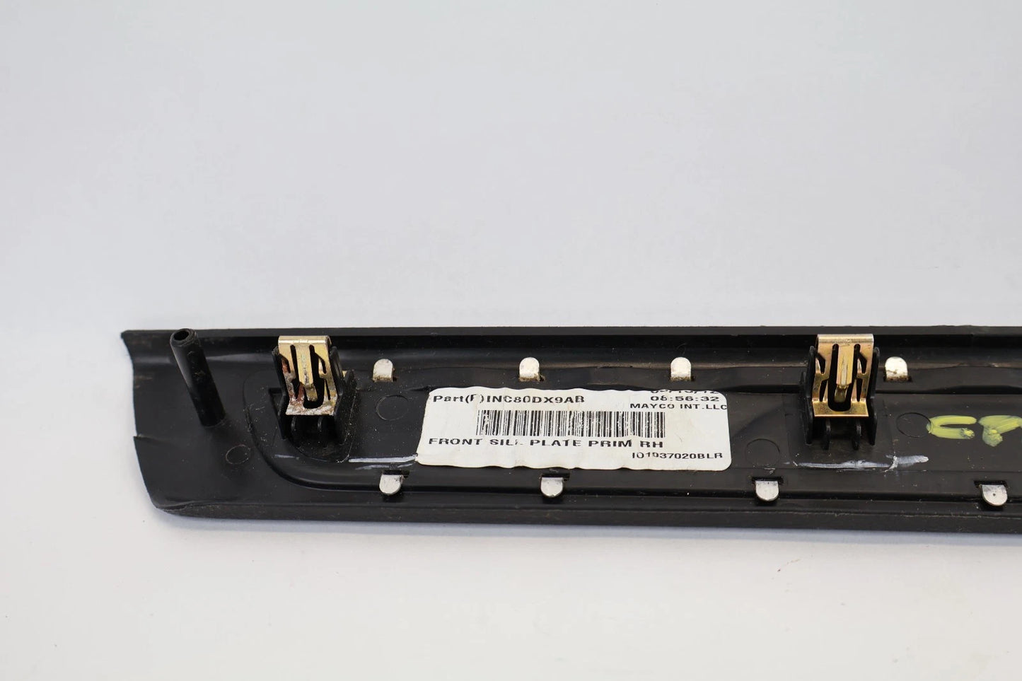 2011-2021 GRAND CHEROKEE FRONT RIGHT DOOR SILL SCUFF PLATE MOLDING OEM INC80DX9A