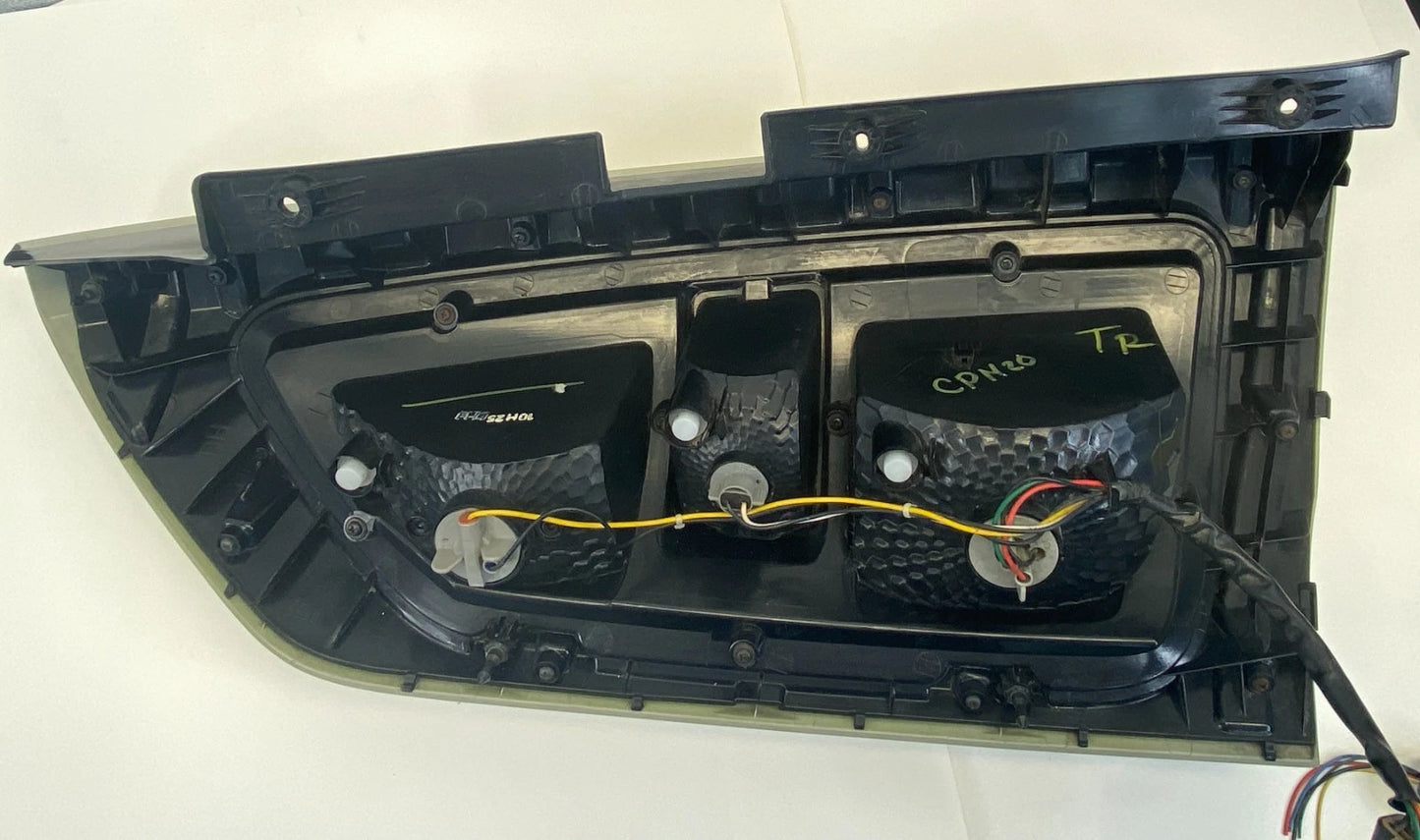 2010 2011 KIA SOUL RIGHT SIDE TAIL LIGHT LAMP BRAKE ASSEMBLY OEM 92402-2K0R