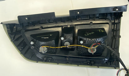 2010 2011 KIA SOUL RIGHT SIDE TAIL LIGHT LAMP BRAKE ASSEMBLY OEM 92402-2K0R