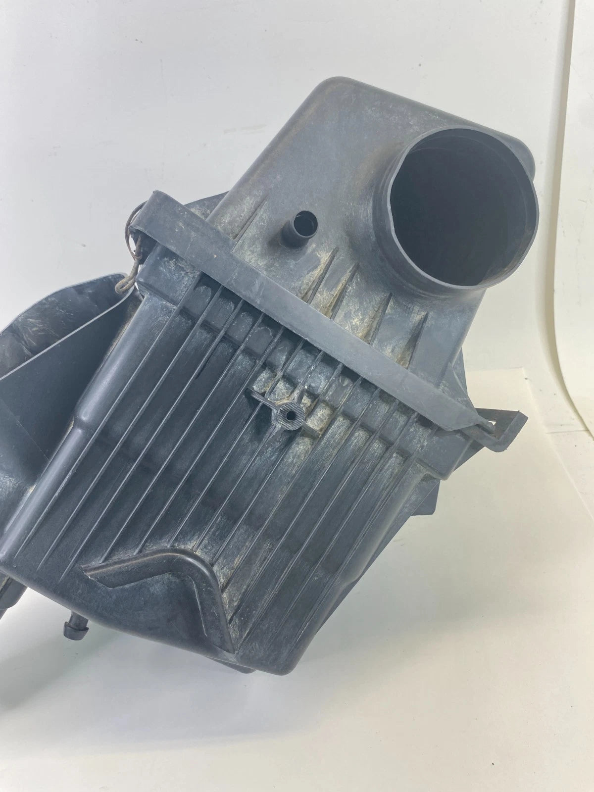 2005-2010 JEEP GRAND CHEROKEE 5.7L V8 A/T AIR INTAKE CLEANER FILTER BOX ASSY