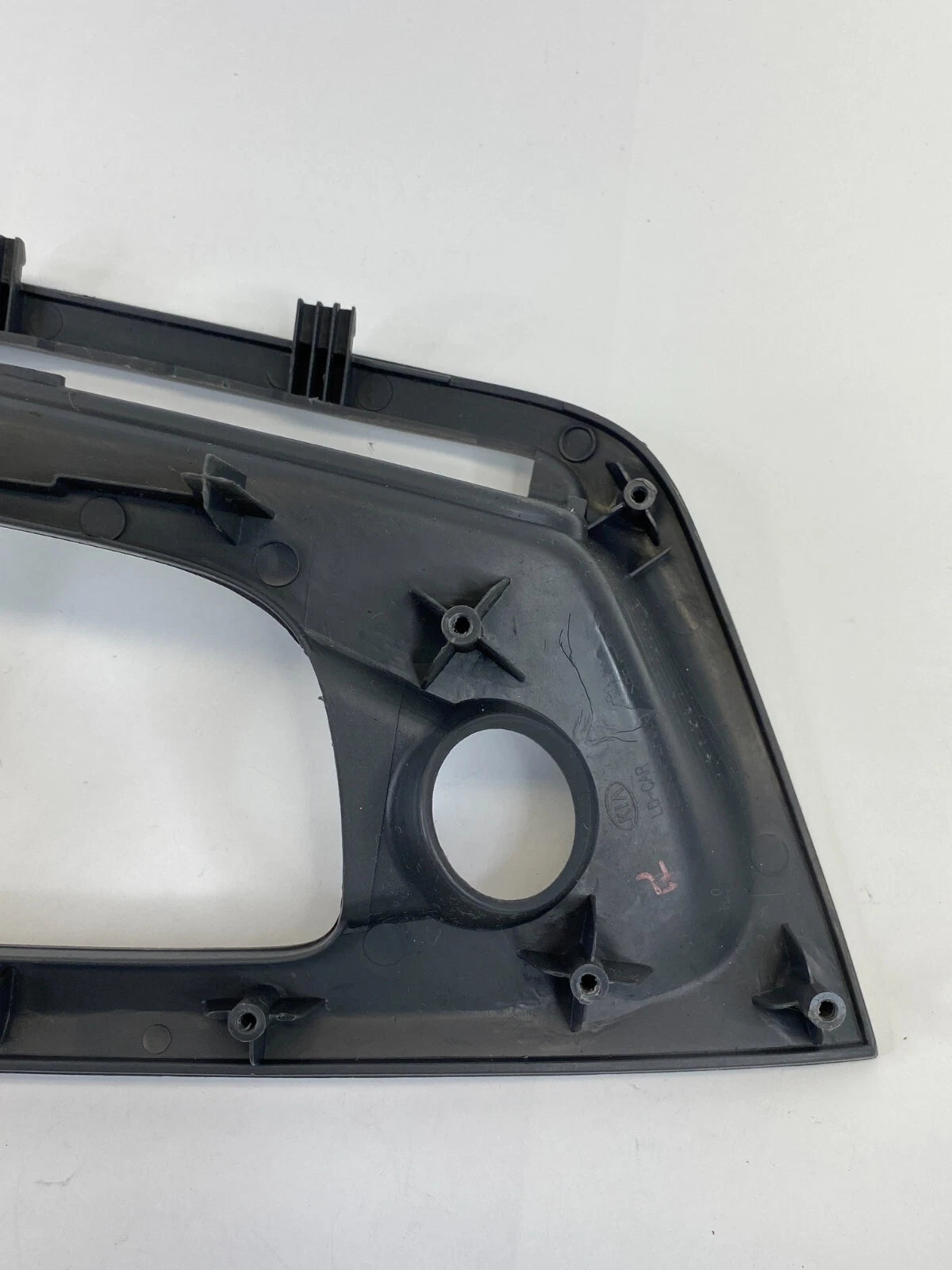 2004-2009 KIA SPECTRA FRONT LEFT DRIVER DOOR WINDOW SWITCH BEZEL OEM 82334-2F000