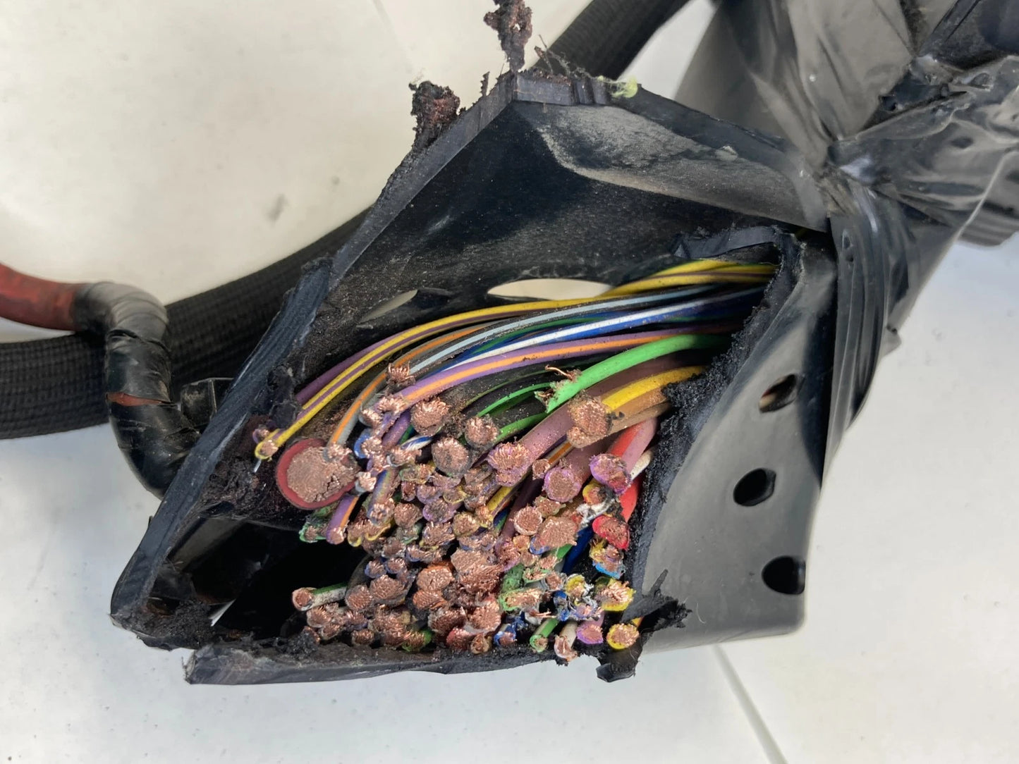 2013-2019 Ford Taurus Police Sedan Under Hood Cabin Fuse Relay Junction Block