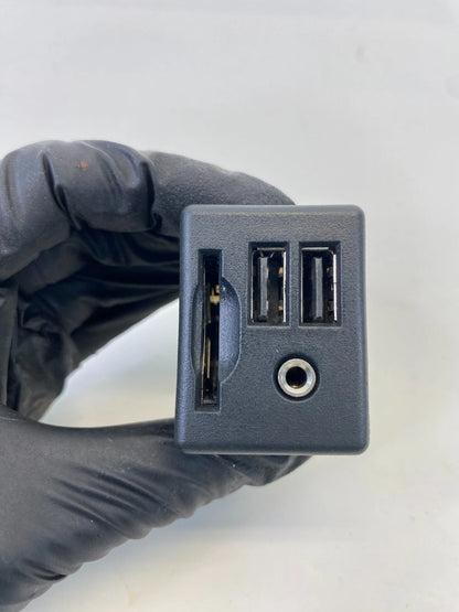 13-16 CADILLAC ATS CTS CENTER CONSOLE DUAL USB AUX SD CARD PORT ASSY 1358121 OEM