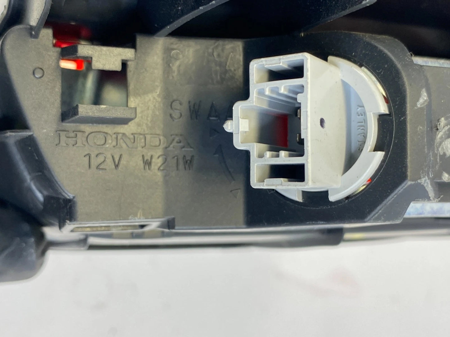2007-2011 HONDA CR-V REAR THIRD 3RD BRAKE LIGHT HIGH MOUNTED STOP LAMP OEM