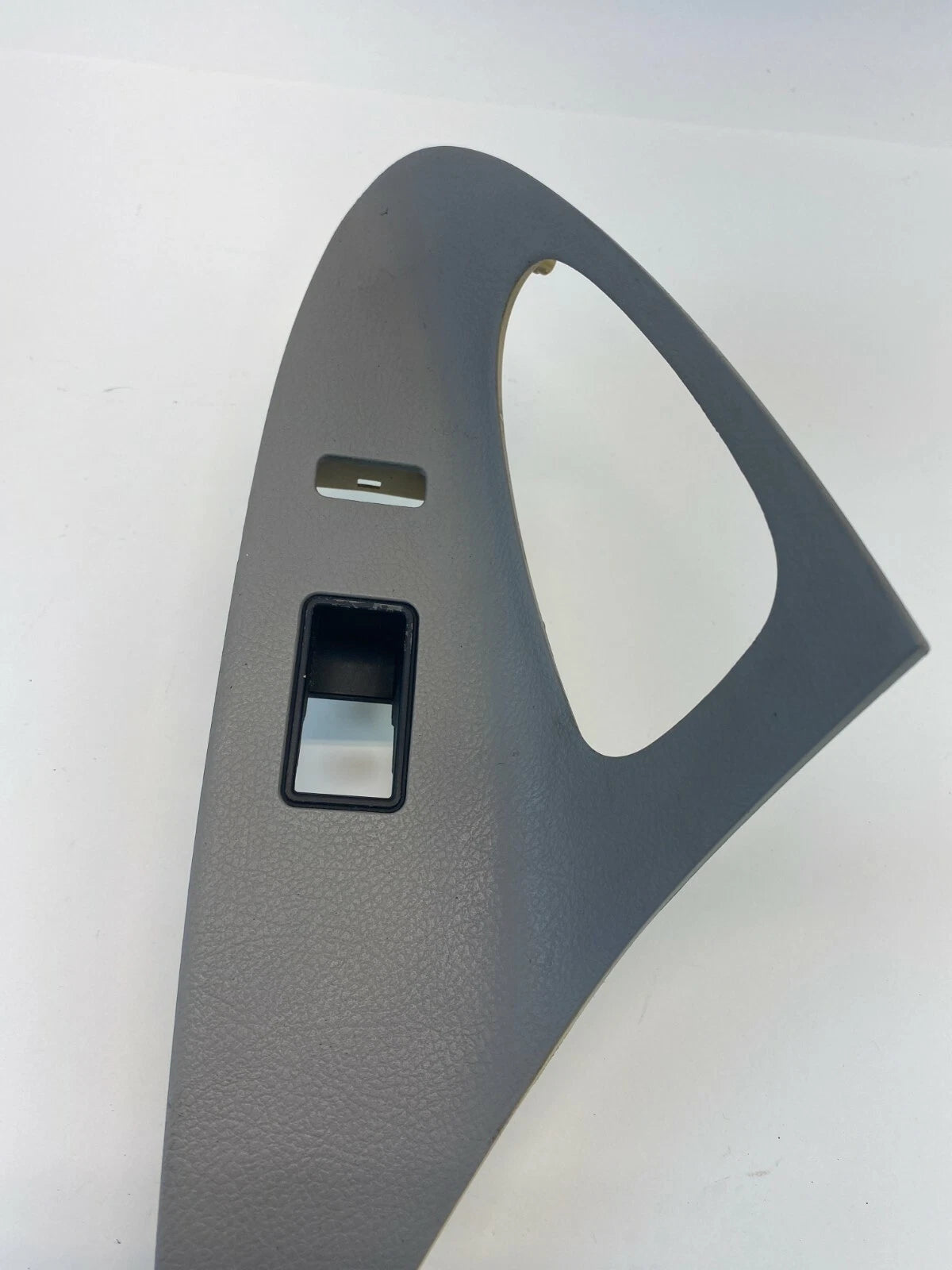 2007-2009 TOYOTA CAMRY FRONT RIGHT PASSENGER SIDE WINDOW SWITCH BEZEL TRIM