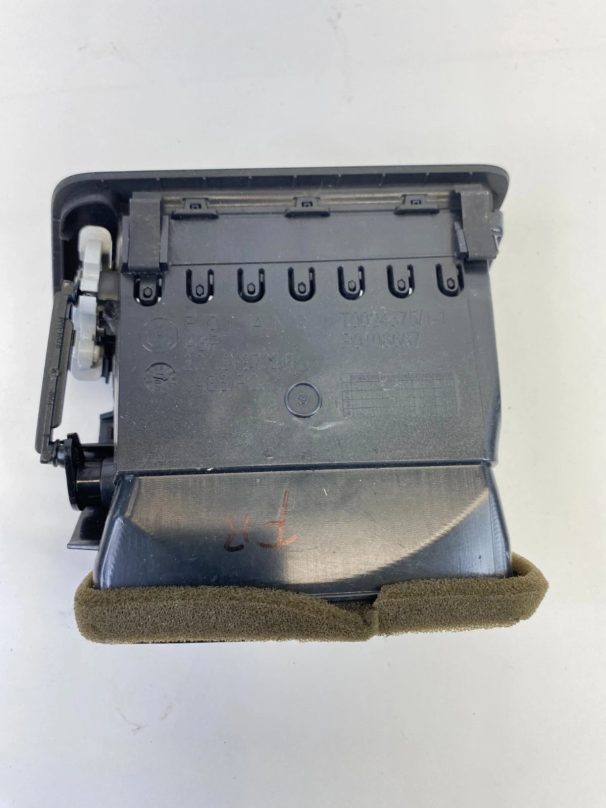 2009-2011 Volkswagen CC Front Right Side Outer Dash Air Vent Grille 3C1-819-702